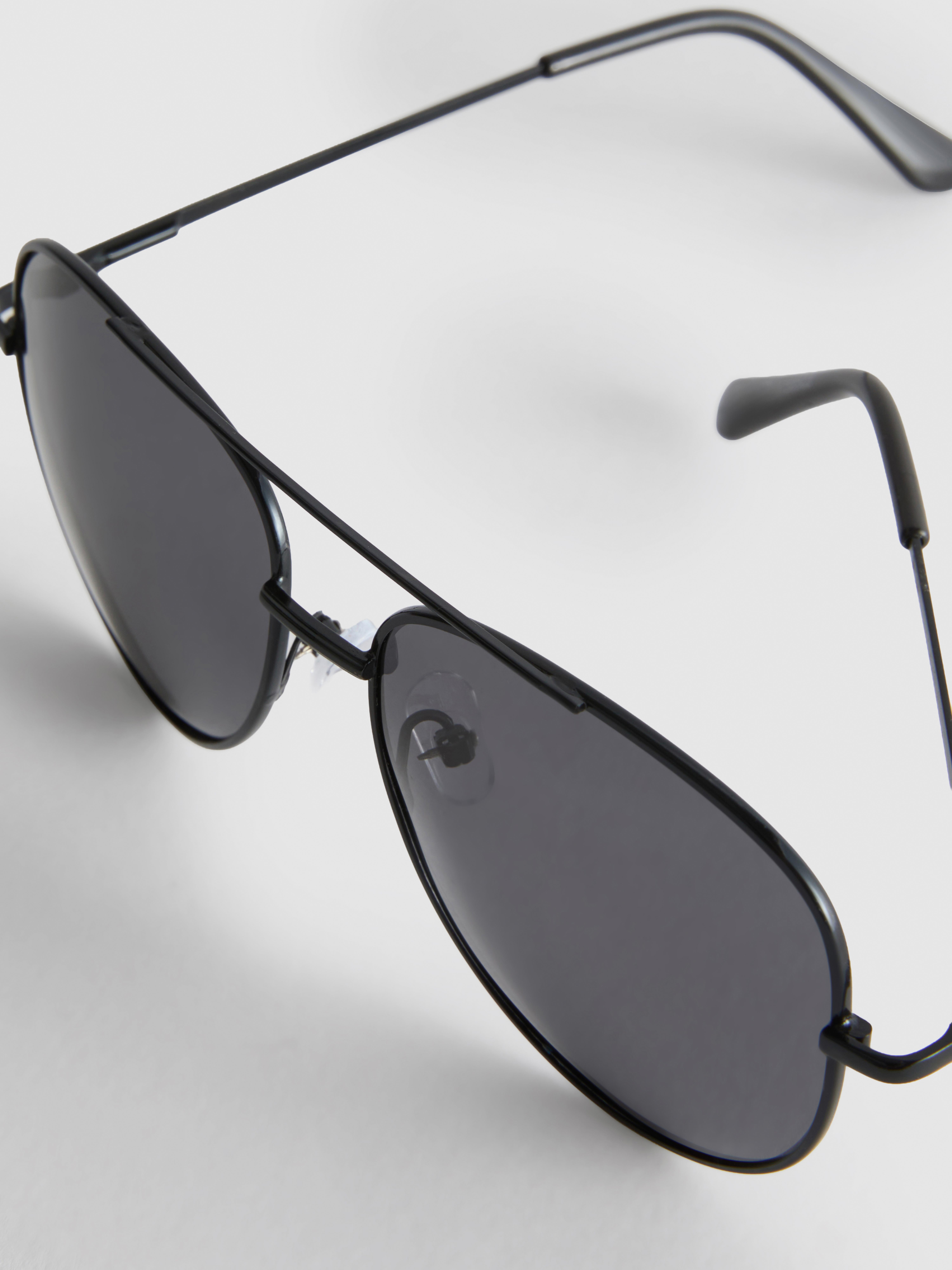 Obarvana pilotska sončna očala