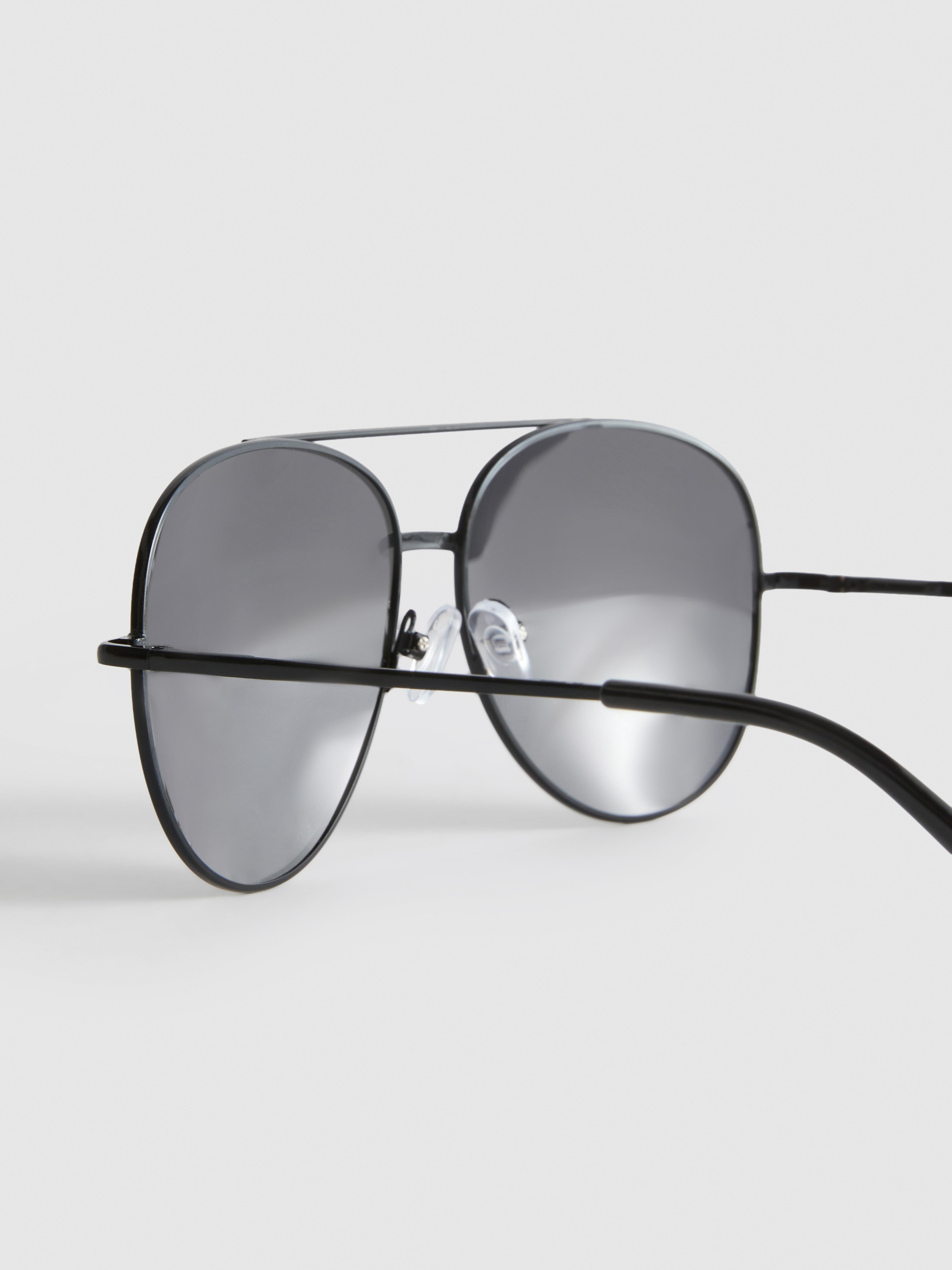 Obarvana pilotska sončna očala