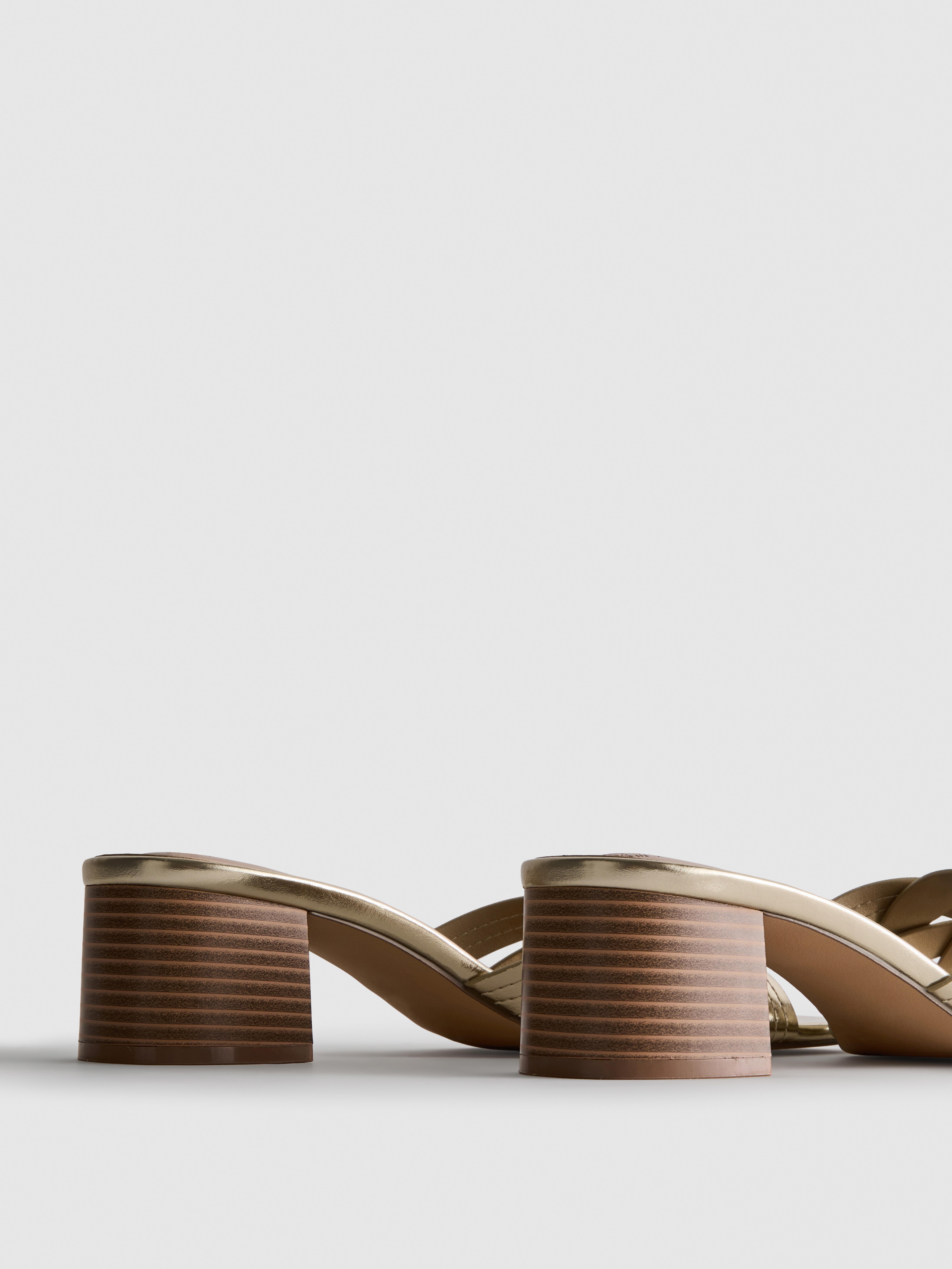 Muiltjes van imitatieleer met blokhak