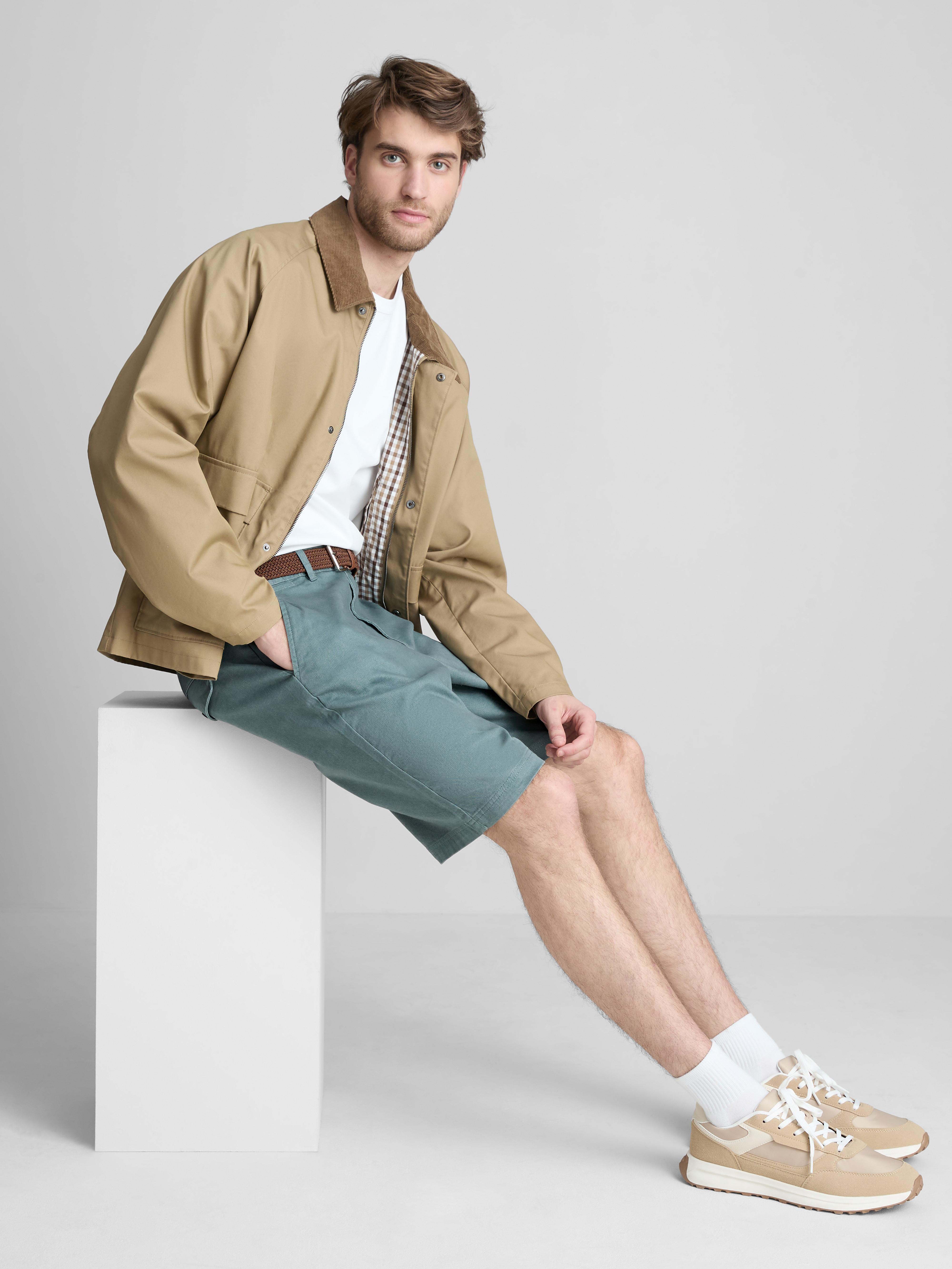 Pantalones cortos chinos con cinturón