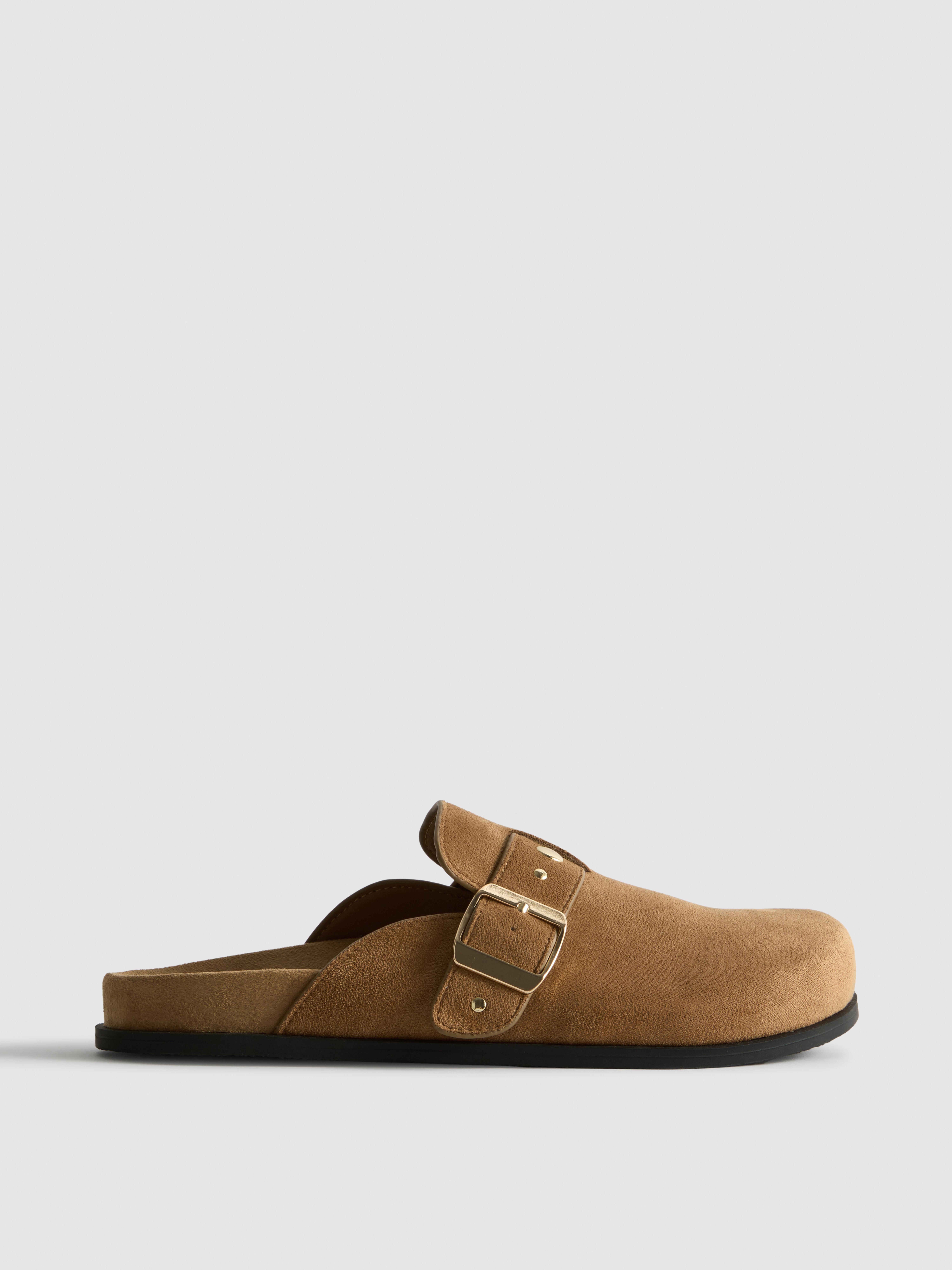 Nietenbesetzte „By Coleen“ Clogs