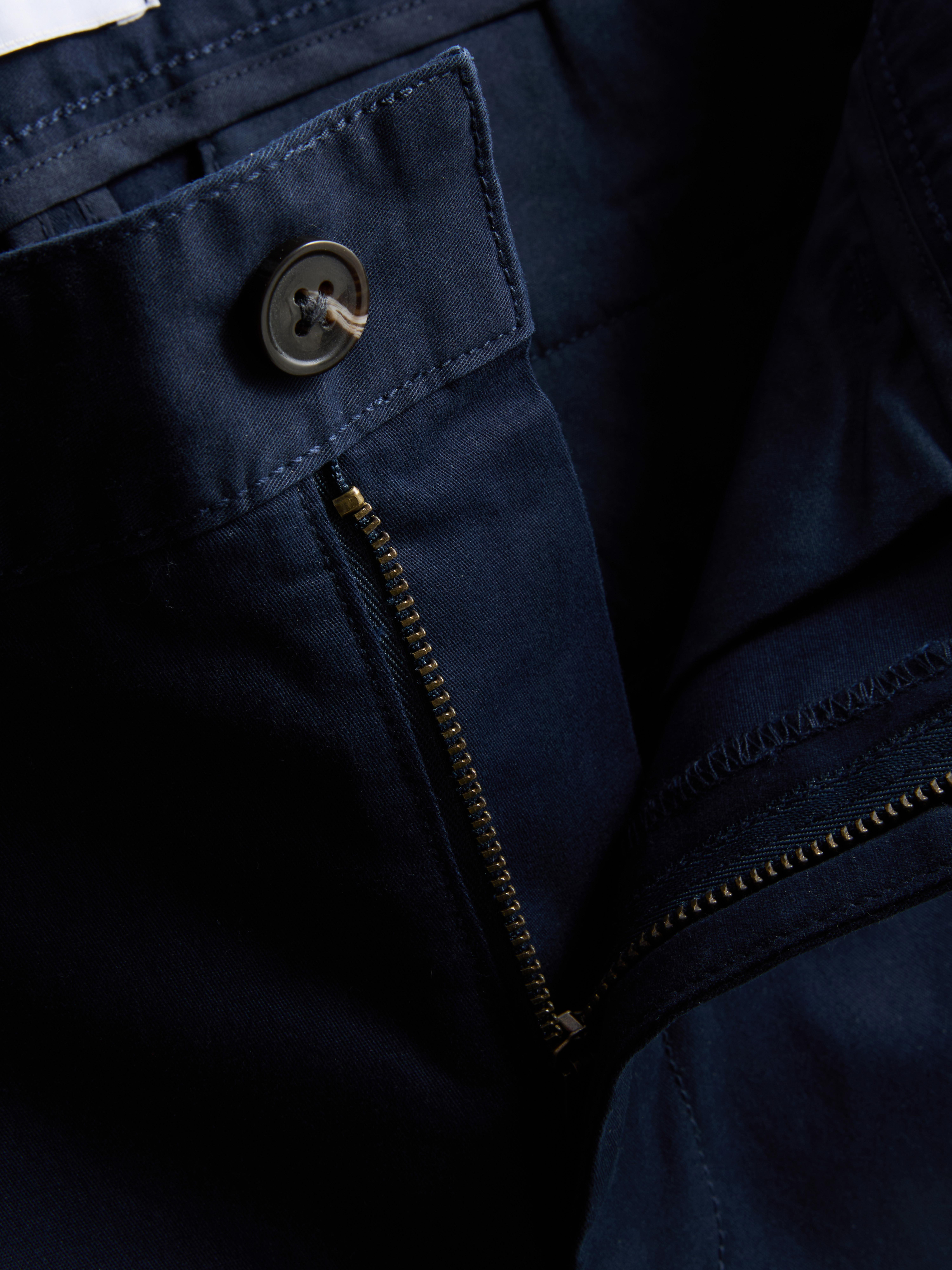 Strečové chino šortky