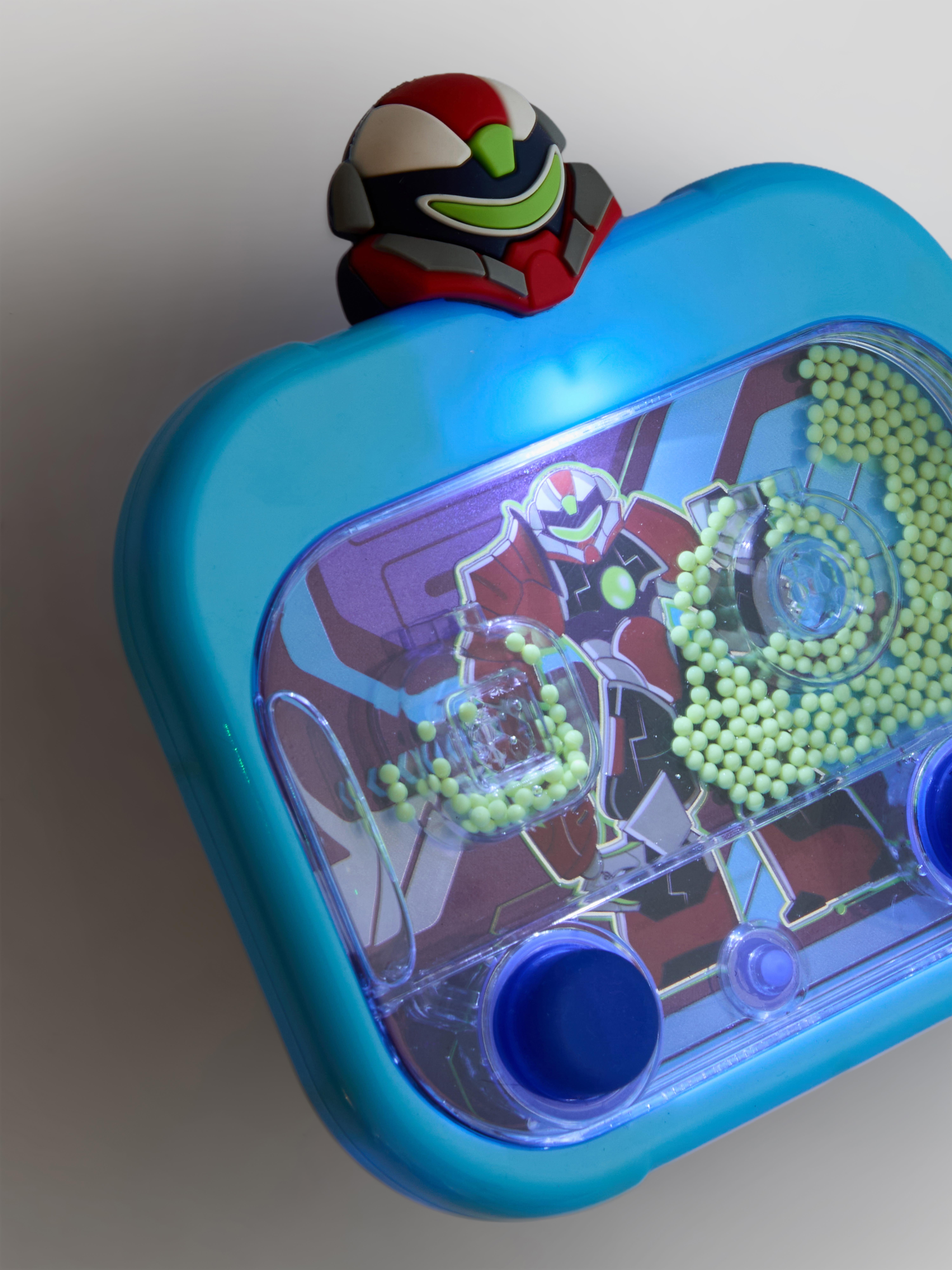 Vodná hra s krúžkami a robotom