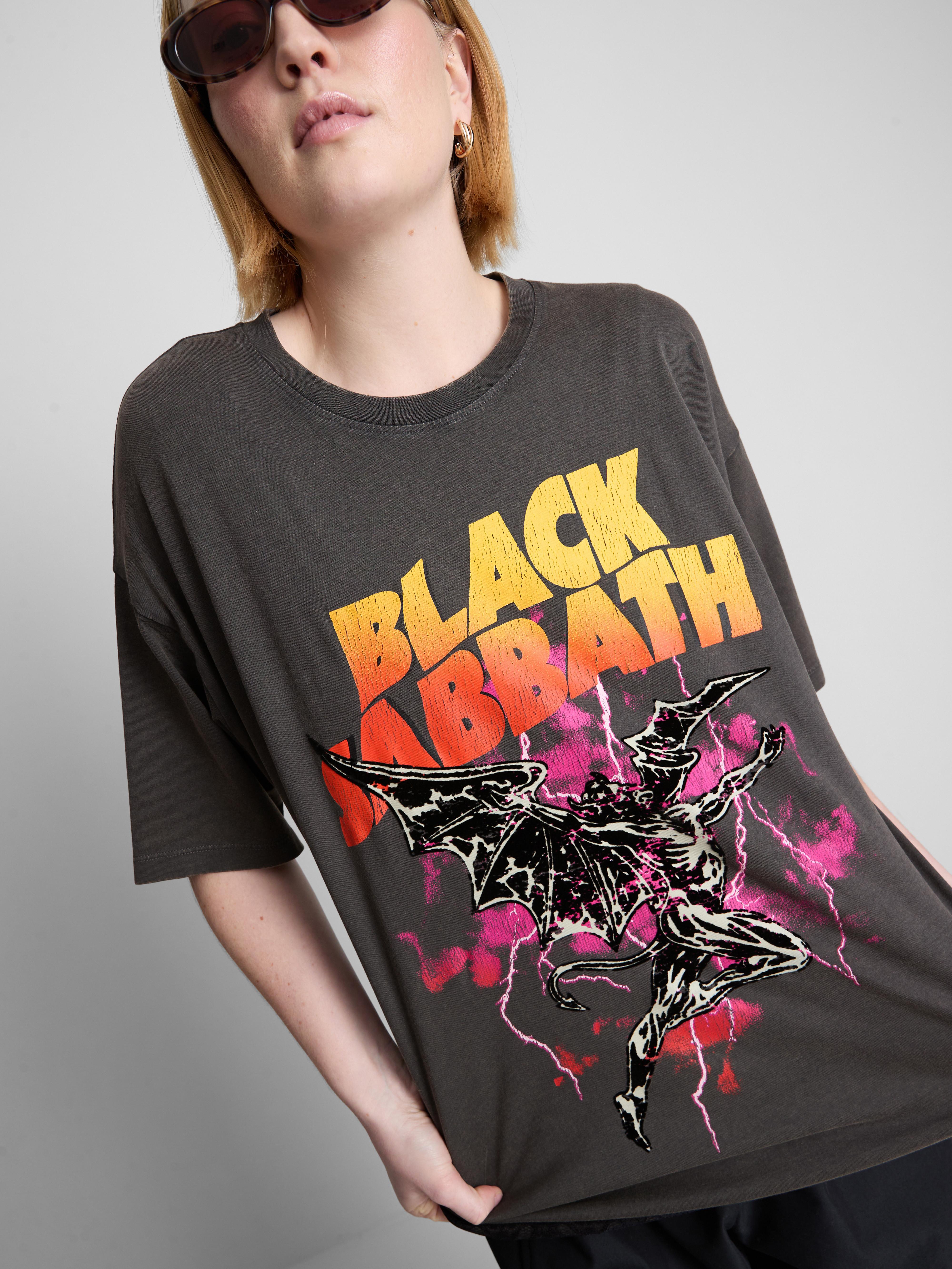 Oversized „Black Sabbath“ T-Shirt mit Spitzenbesatz