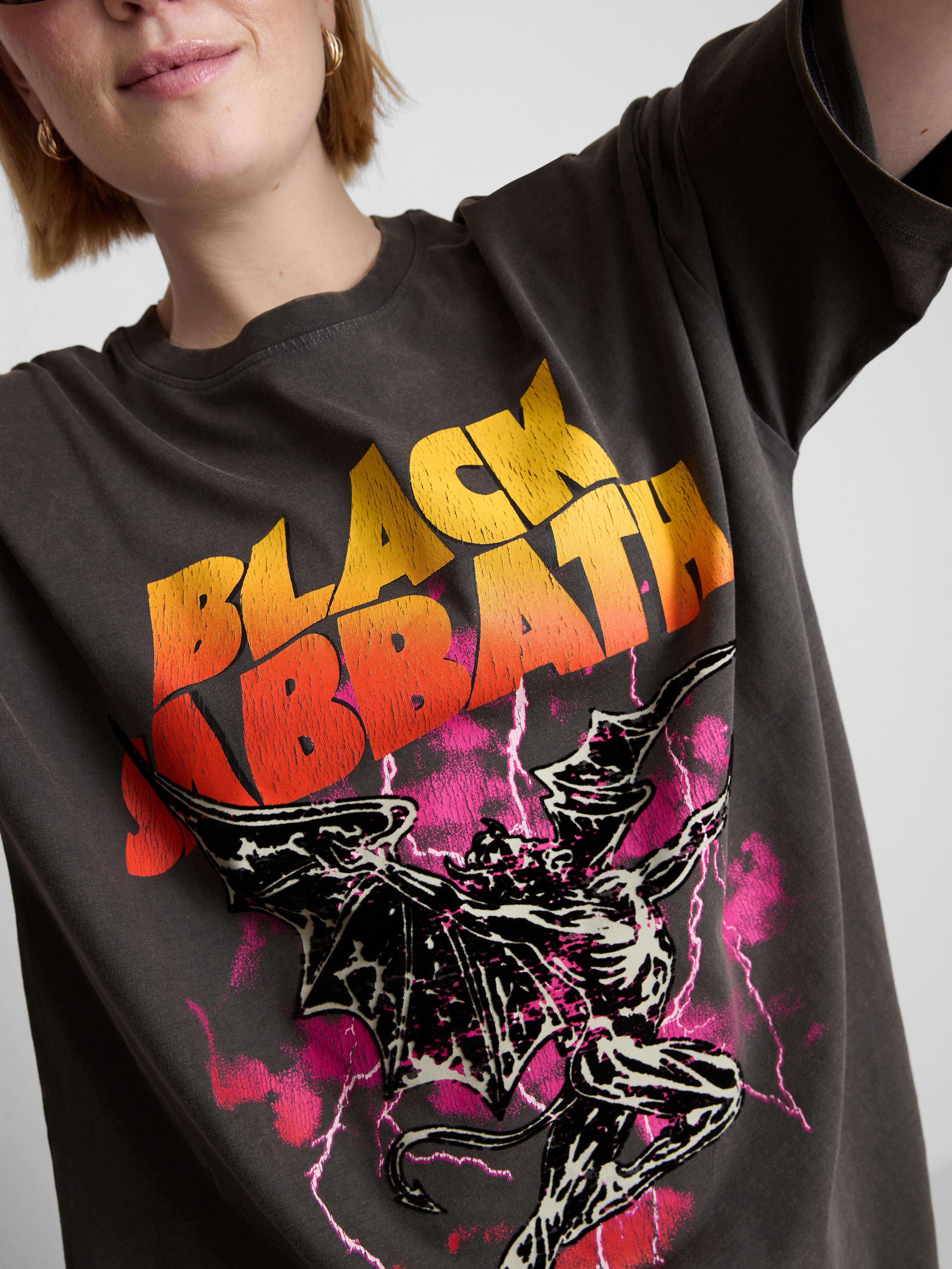 Oversized „Black Sabbath“ T-Shirt mit Spitzenbesatz