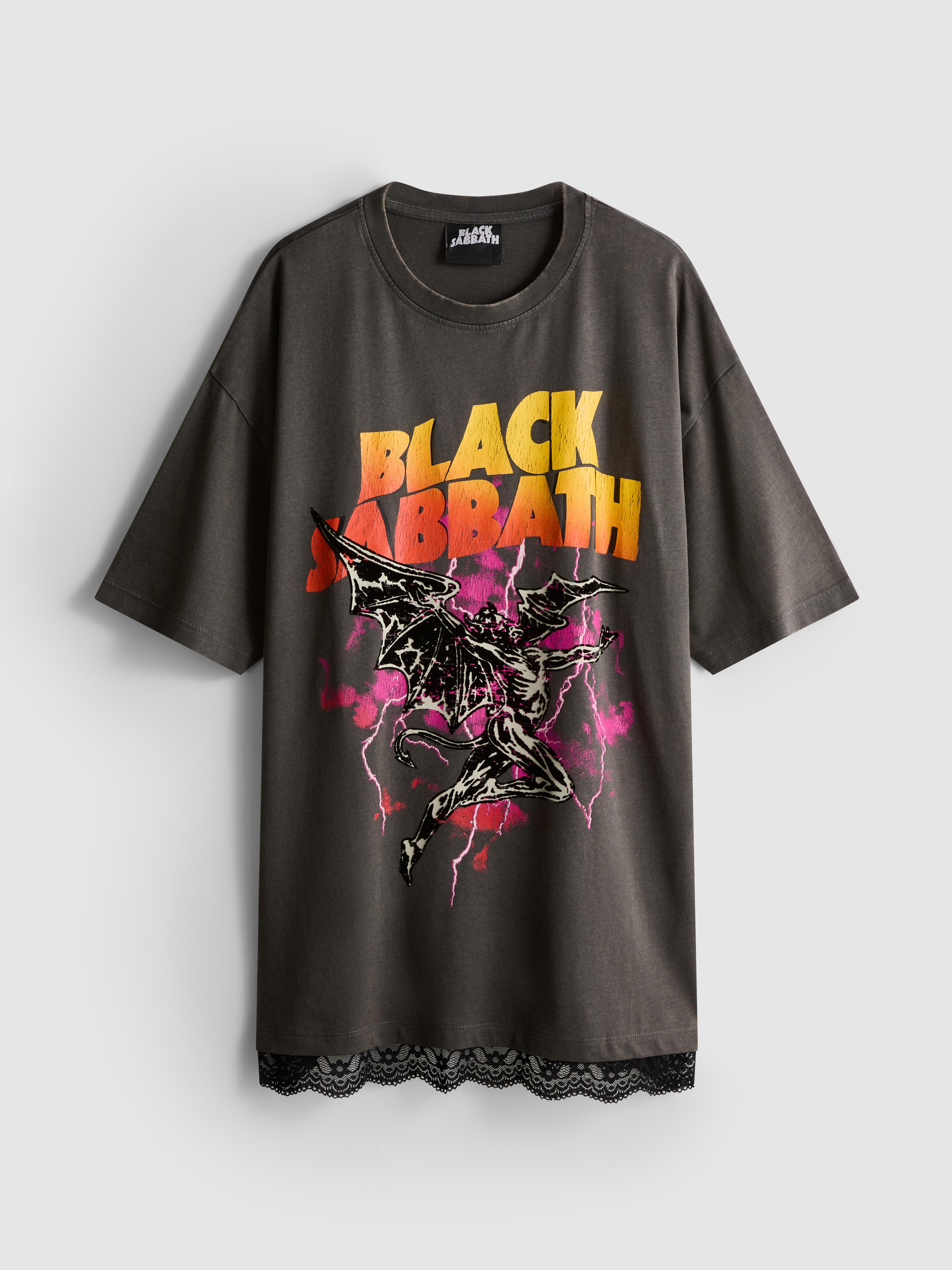 Oversized „Black Sabbath“ T-Shirt mit Spitzenbesatz