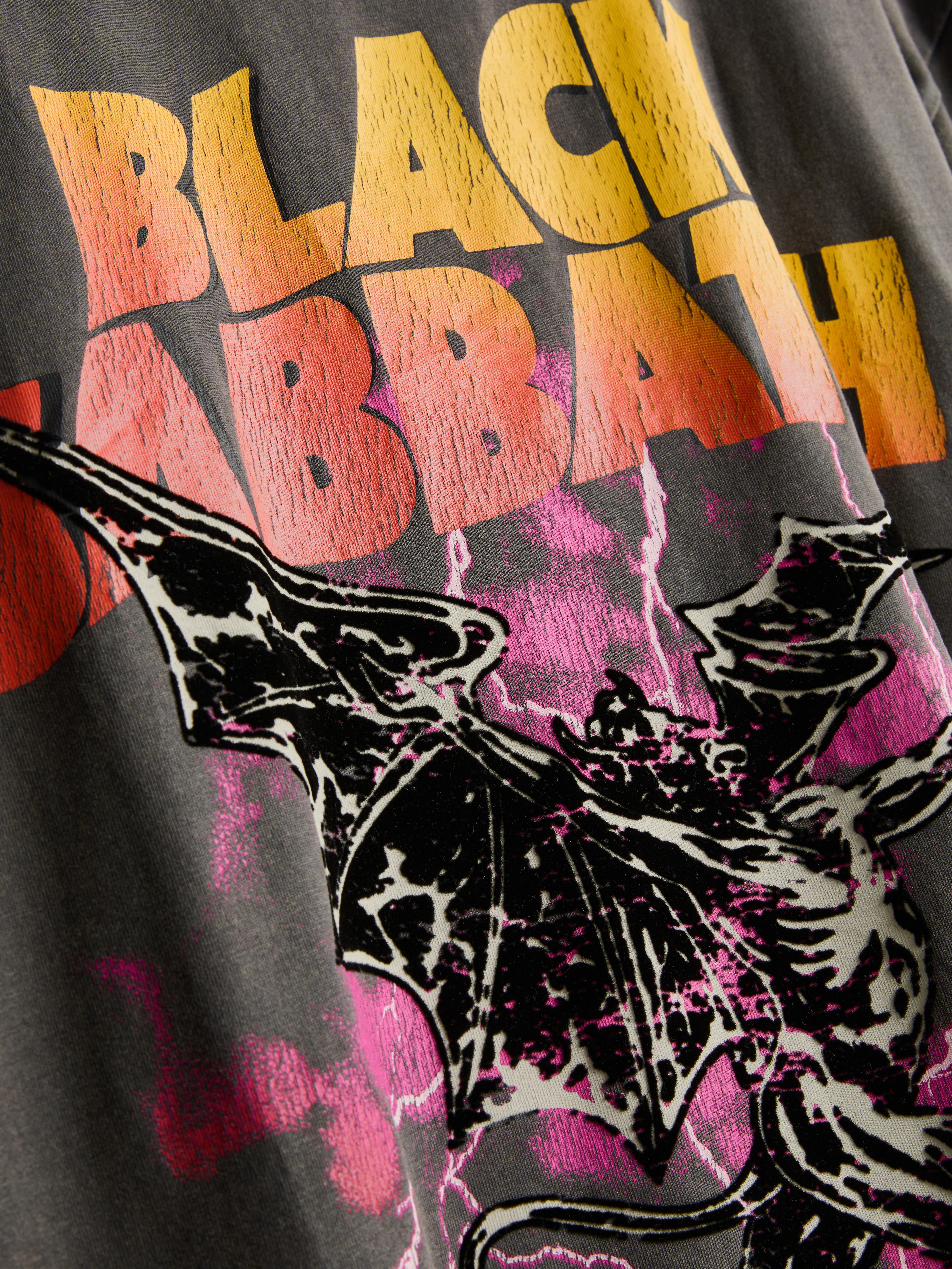 Oversized „Black Sabbath“ T-Shirt mit Spitzenbesatz