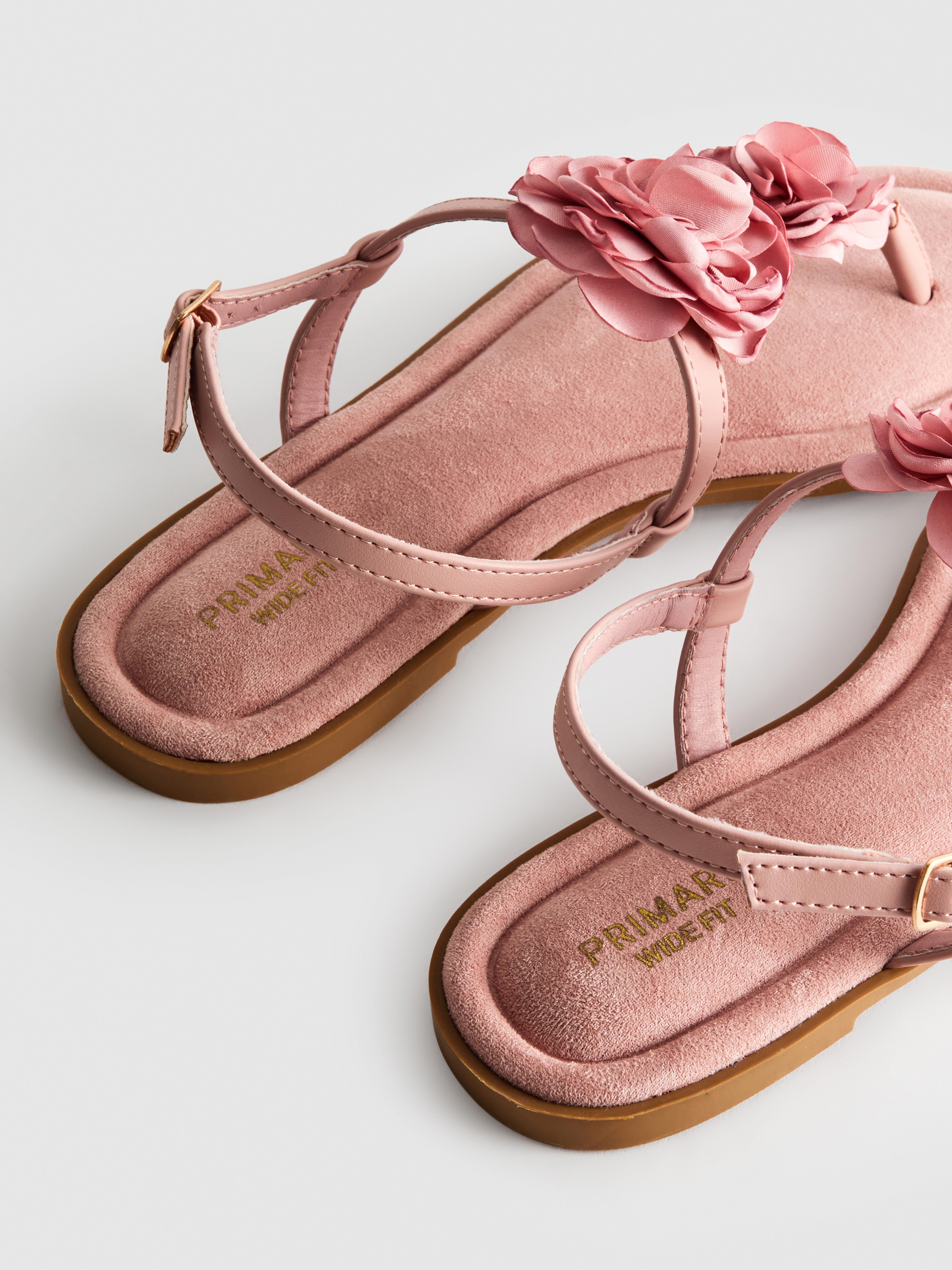 Sandálias apliques florais modelo largo