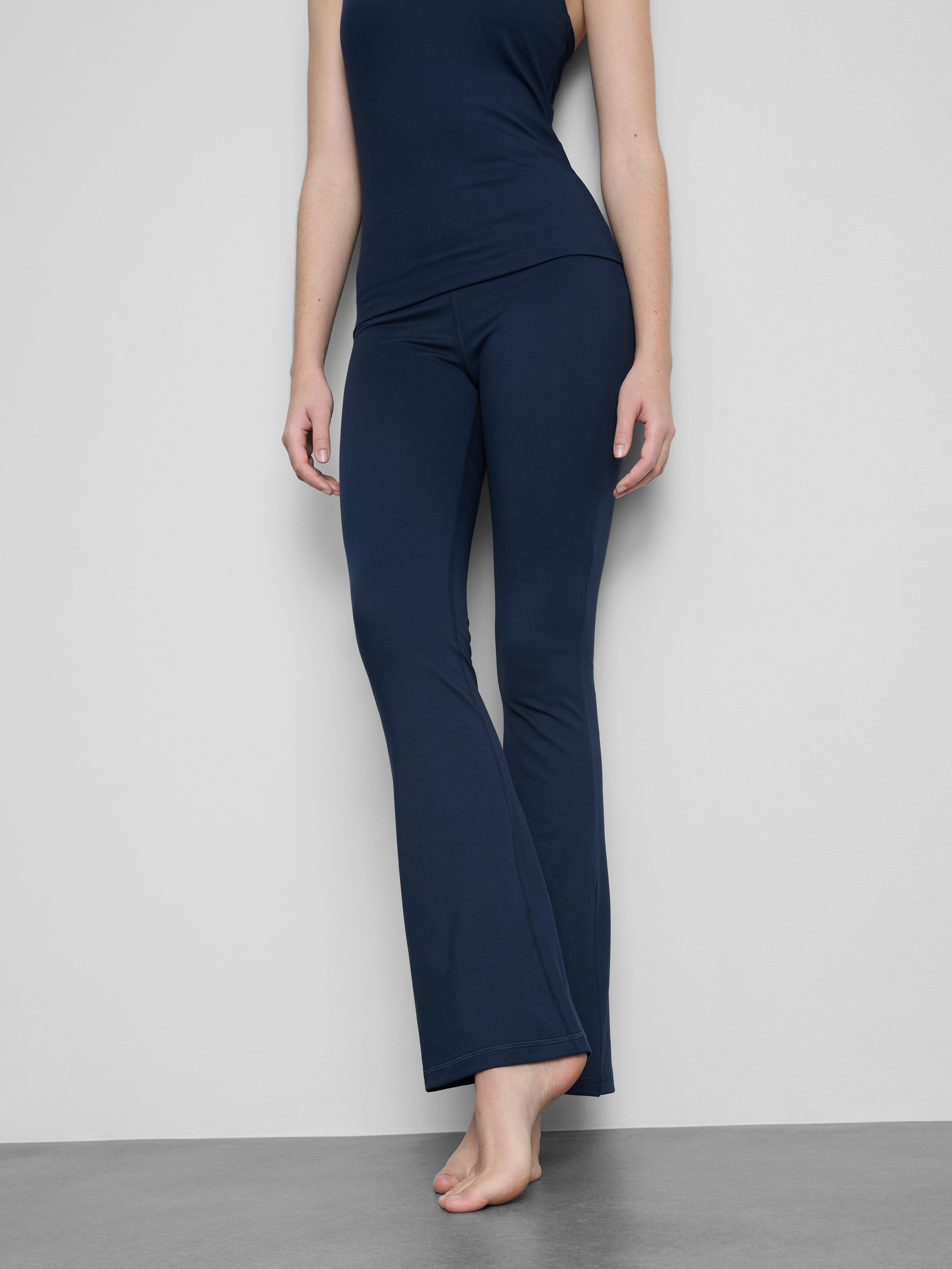 Leggings desportivas à boca de sino com suporte leve e cintura subida