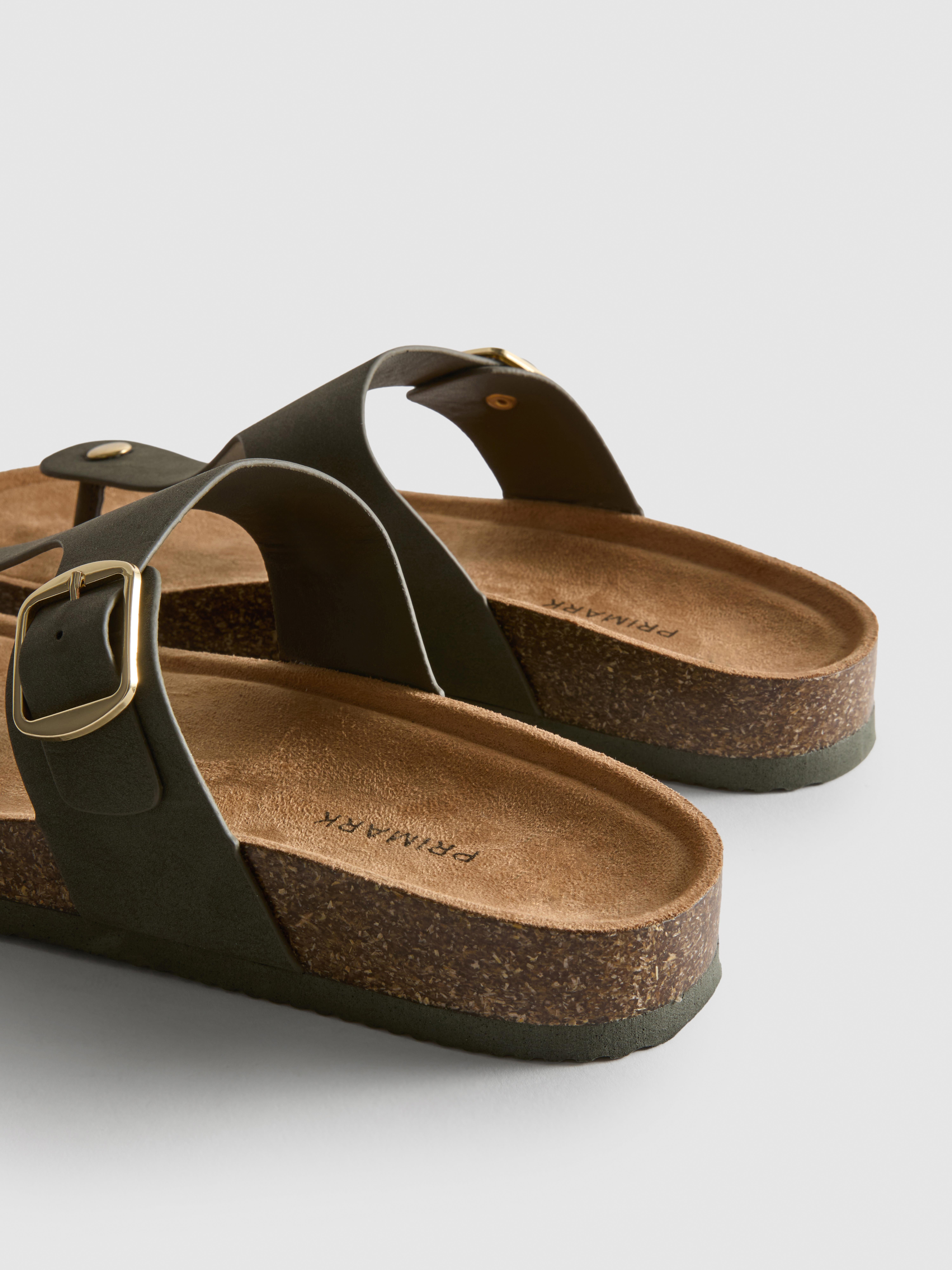 Sandalen met gesp en T-bandje