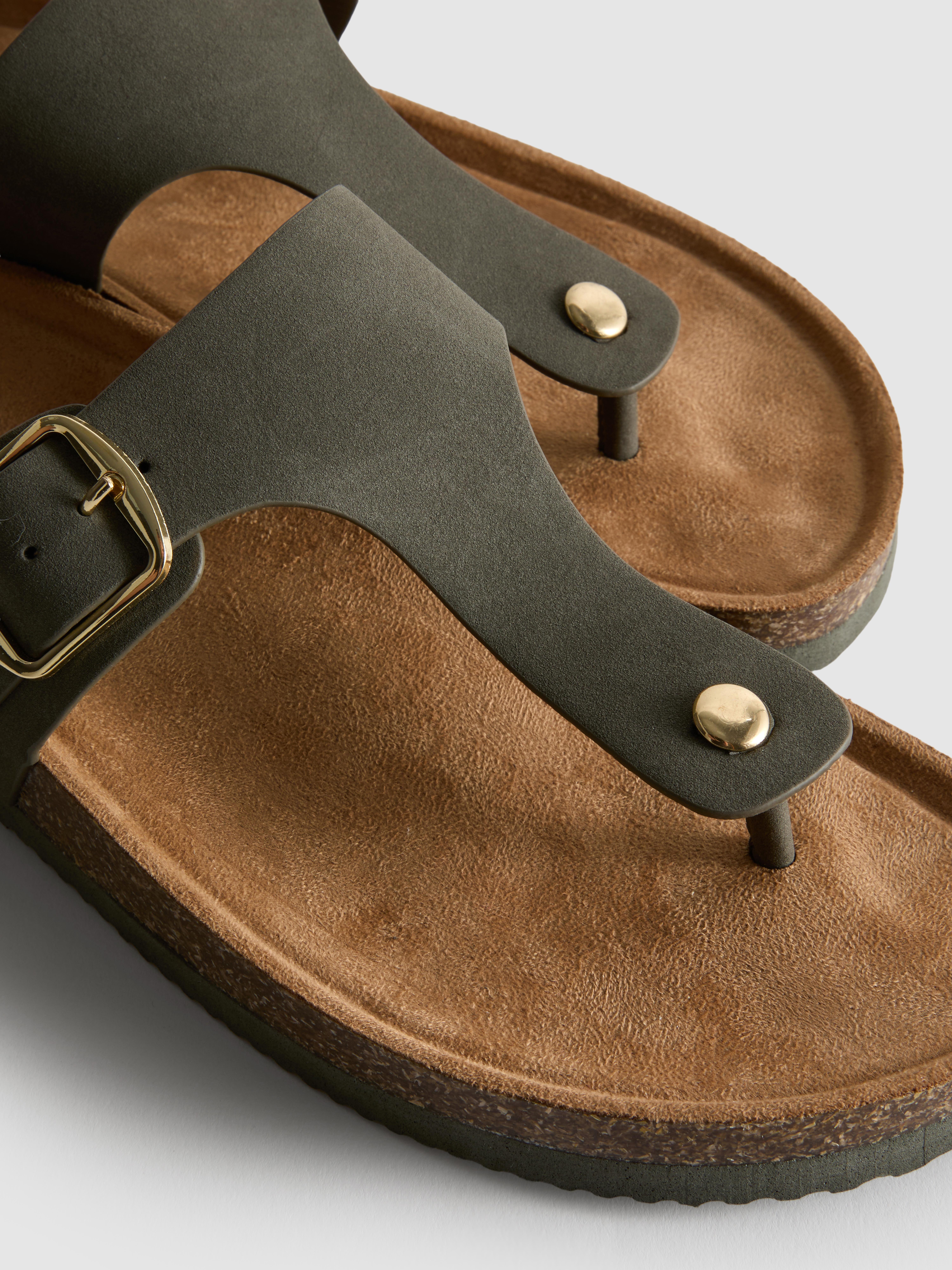Sandalen met gesp en T-bandje