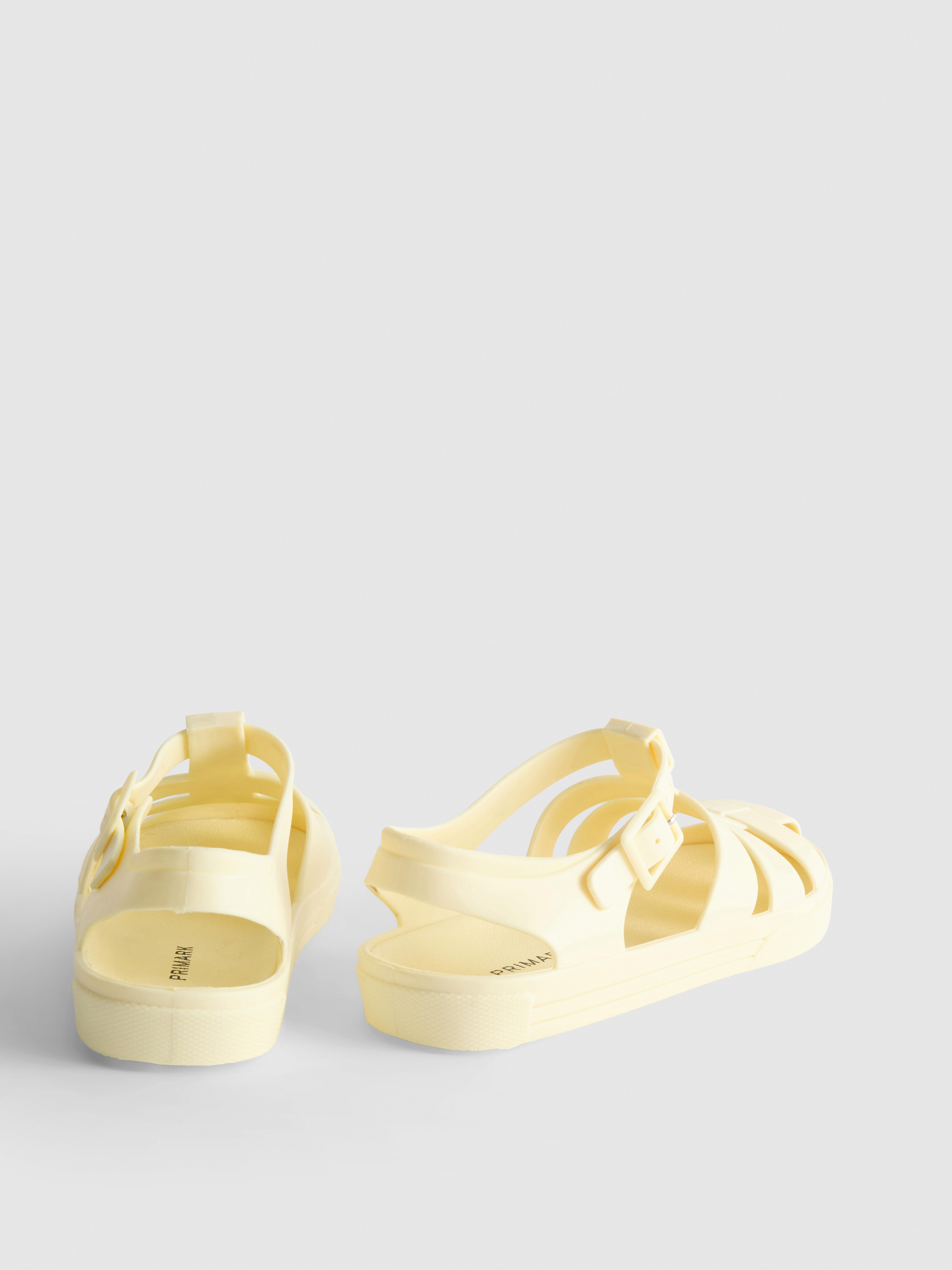 Sandalen aus mattem Kunststoff