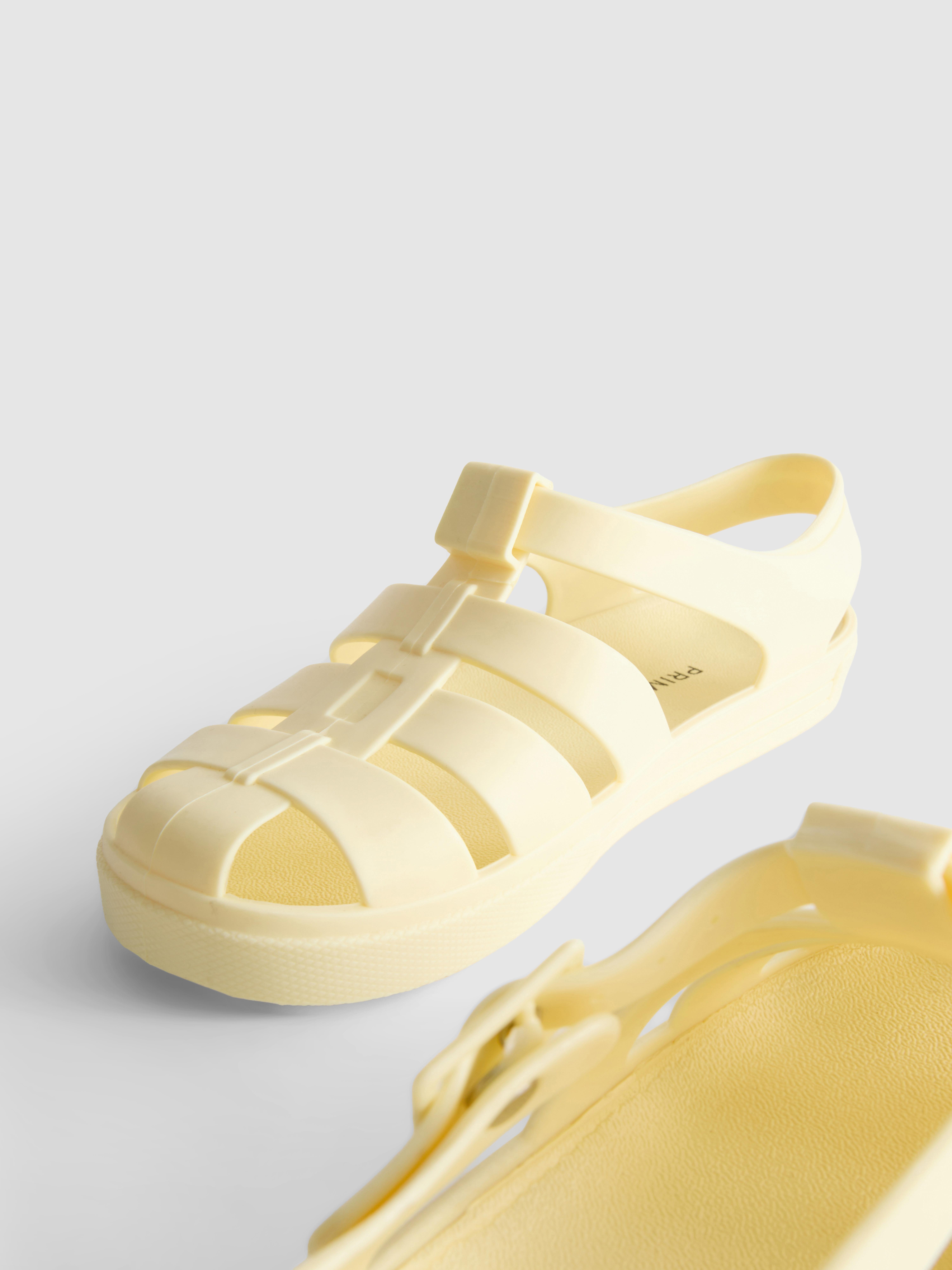 Sandalen aus mattem Kunststoff