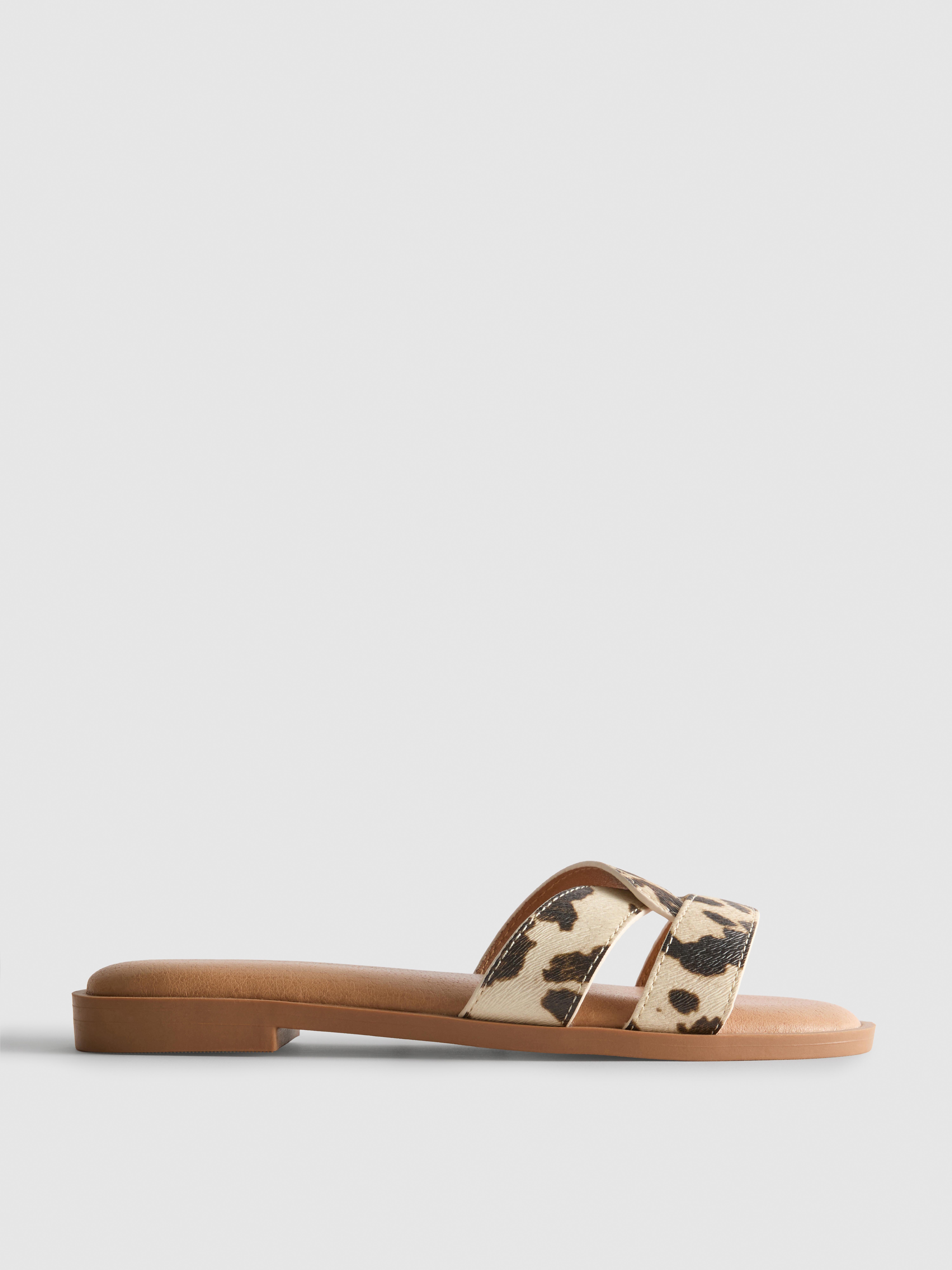 Sandalen mit überkreuztem Riemen