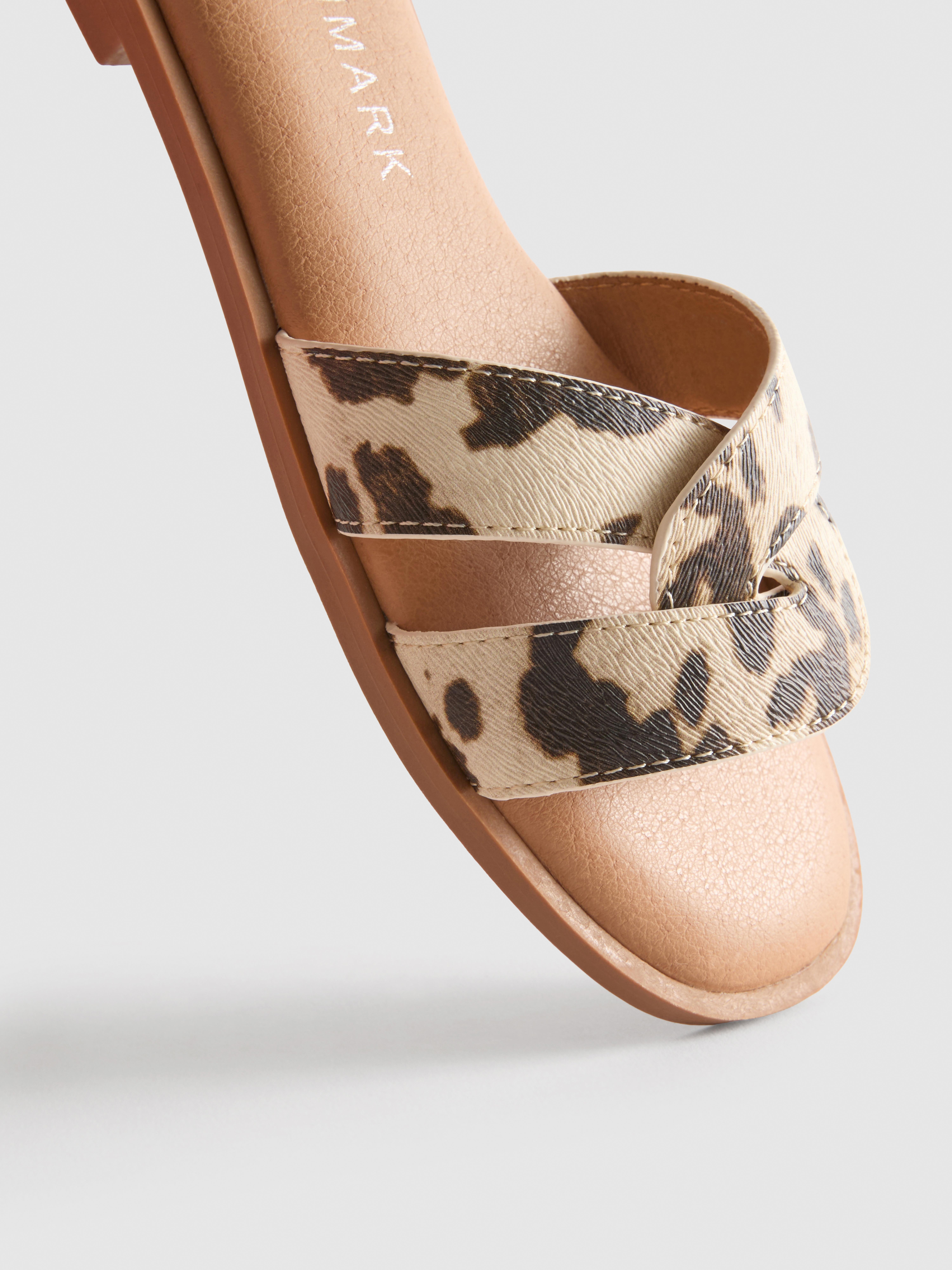 Sandalen mit überkreuztem Riemen