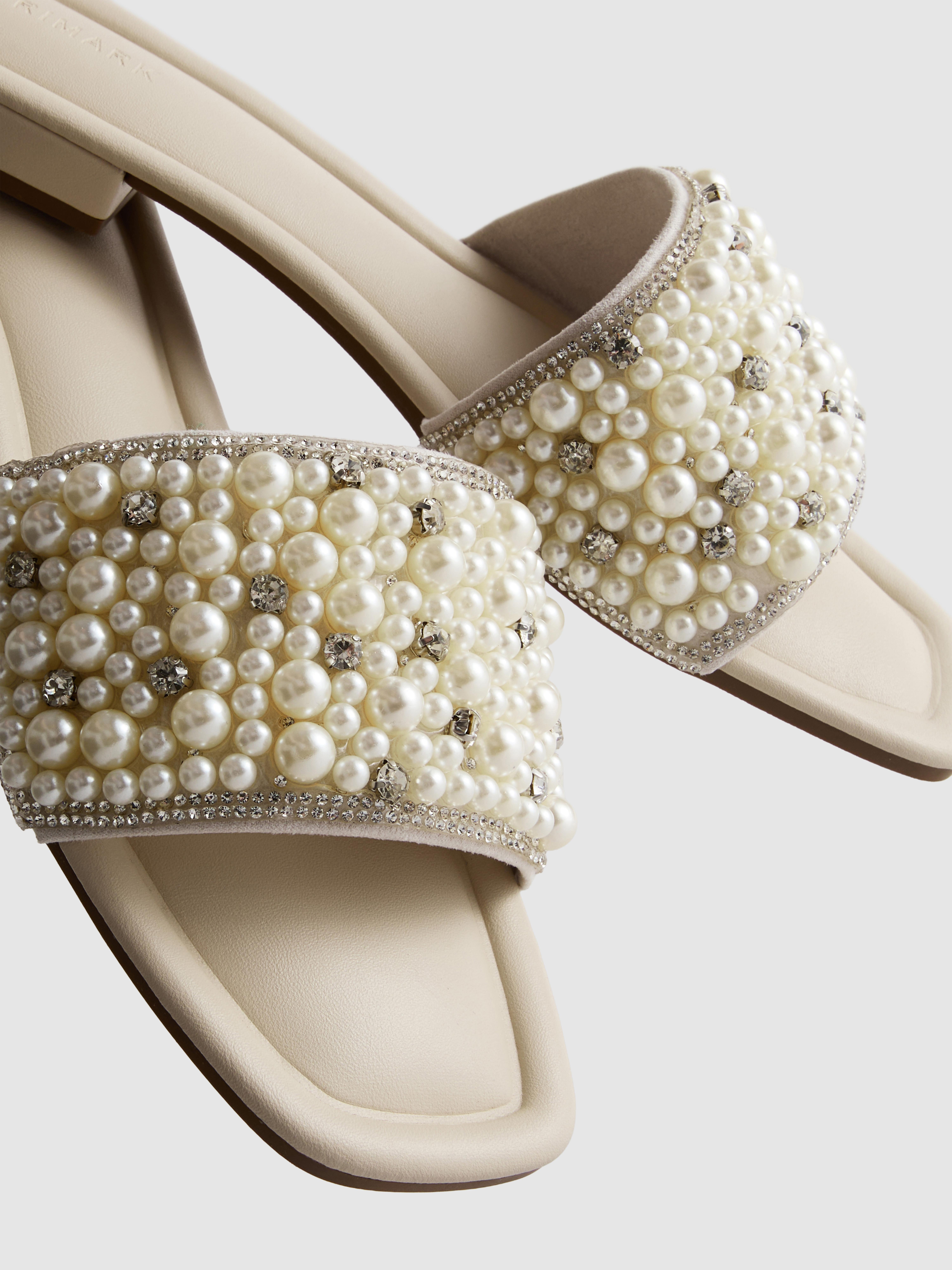 Sandały typu mule ze sztucznymi perełkami