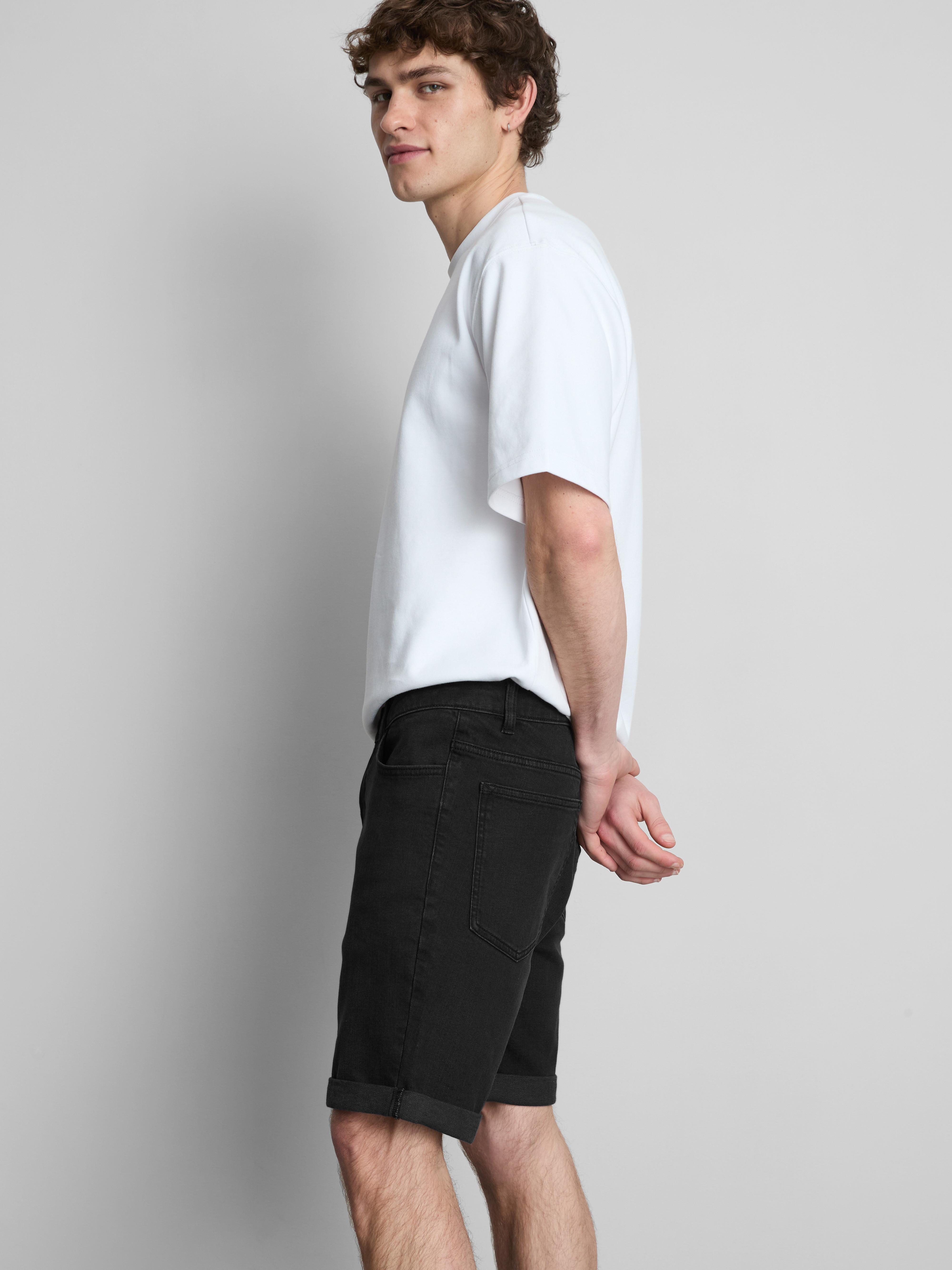 Vaqueros cortos ajustados de talle medio