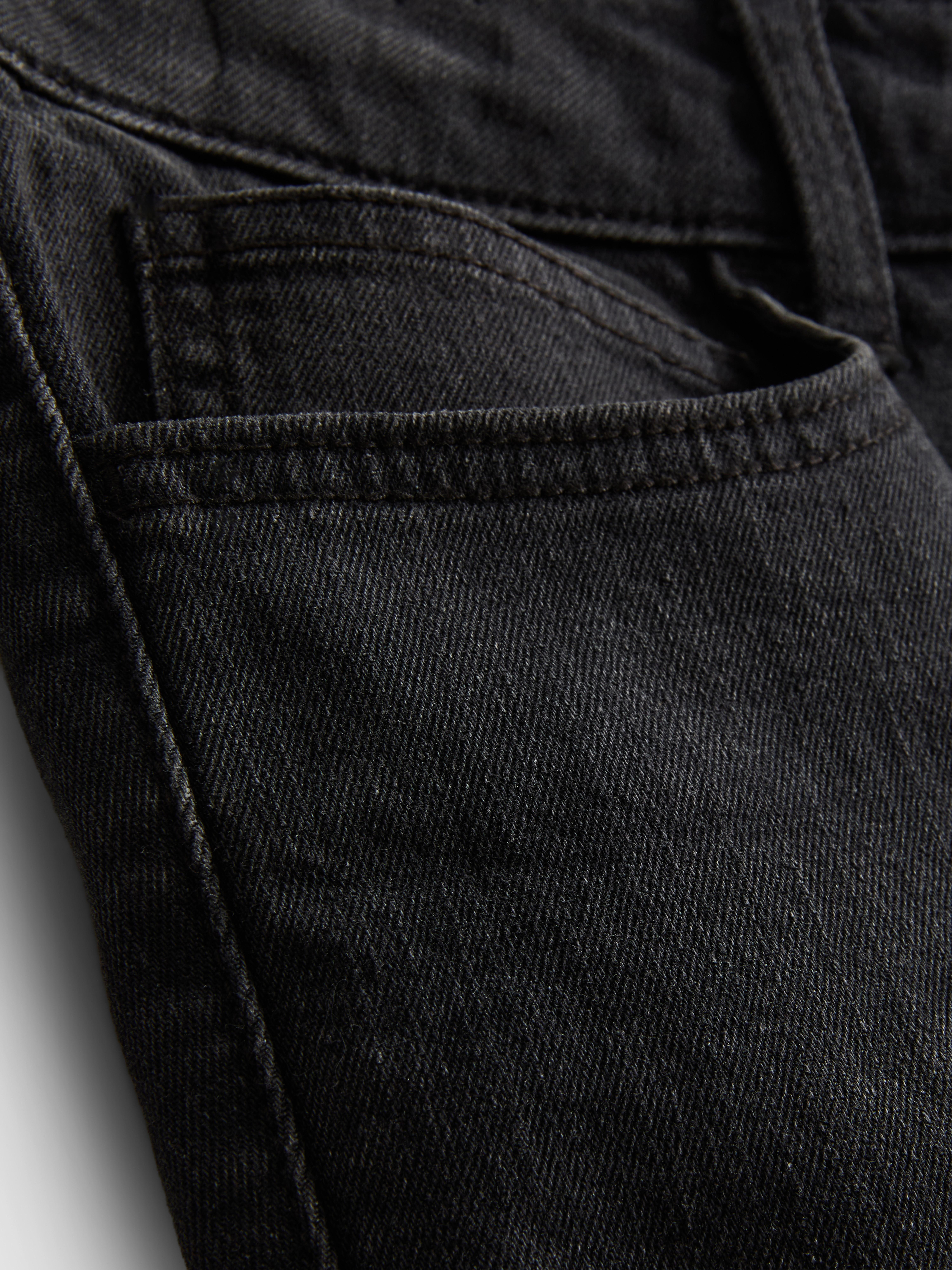 Vaqueros cortos ajustados de talle medio