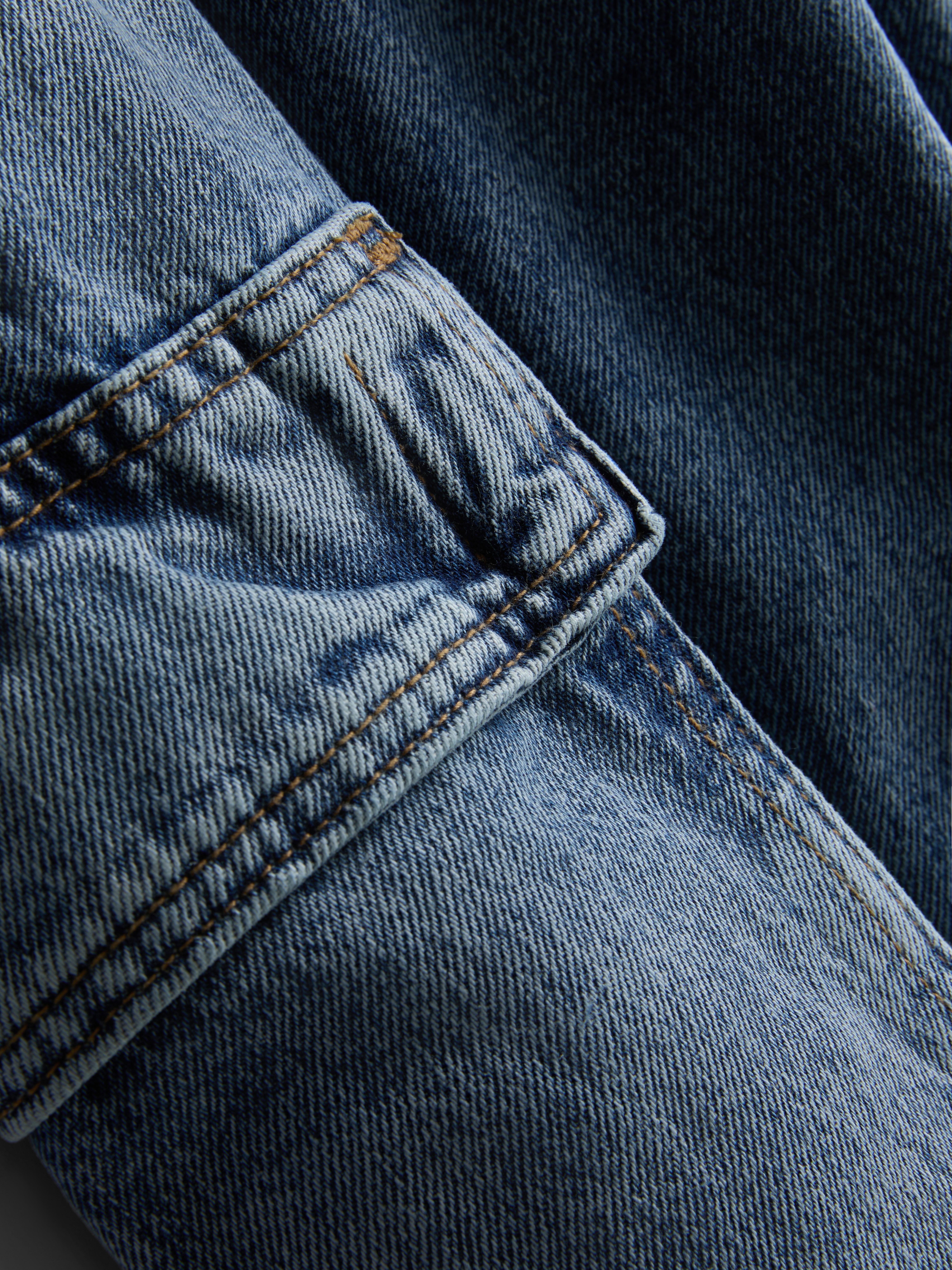 Mid-Rise Loose Cargo Jeans