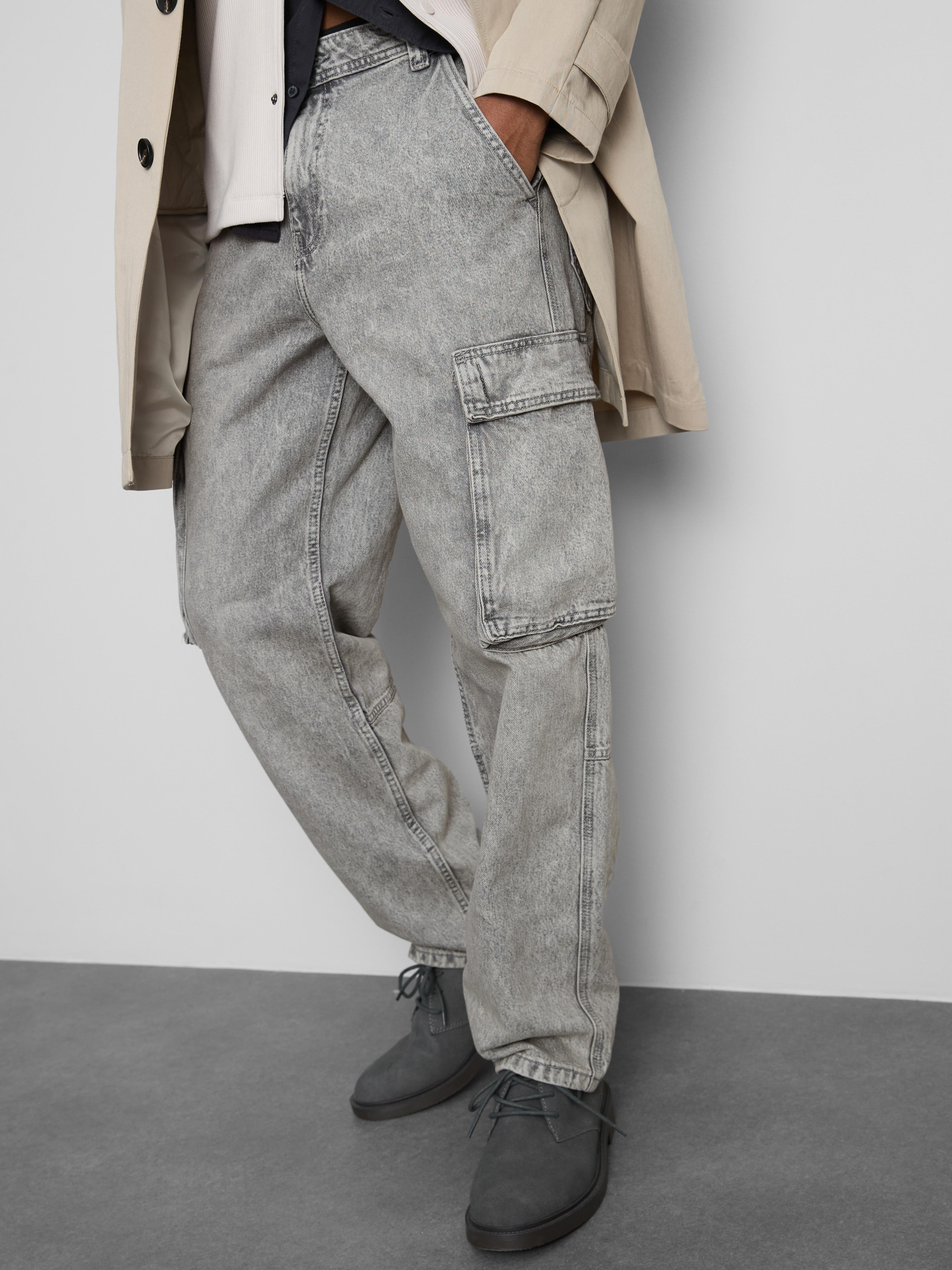 Voľné kapsáčové džínsy so stredne vysokým pásom