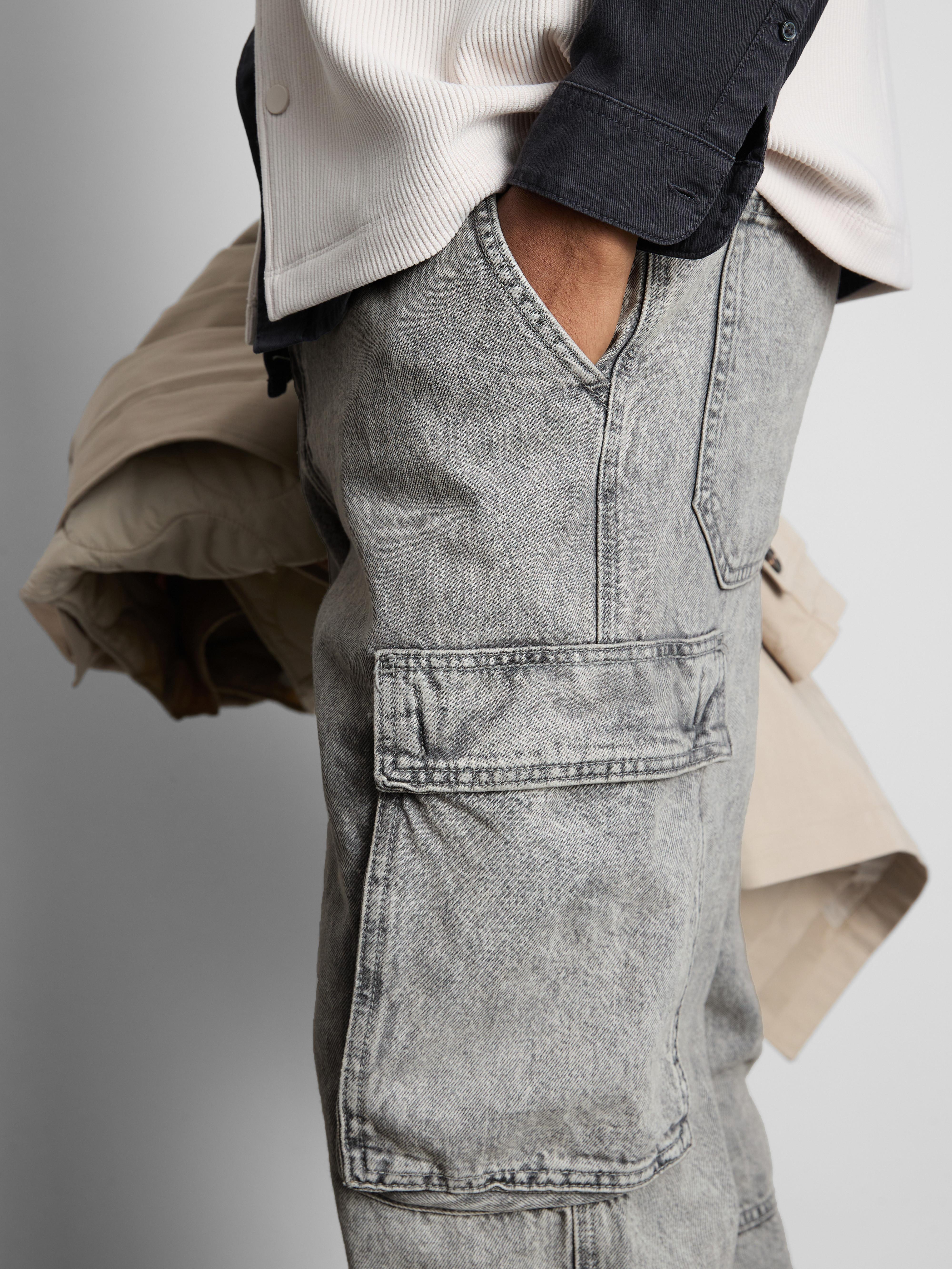 Cargo džíny se středně vysokým pasem a širšími nohavicemi