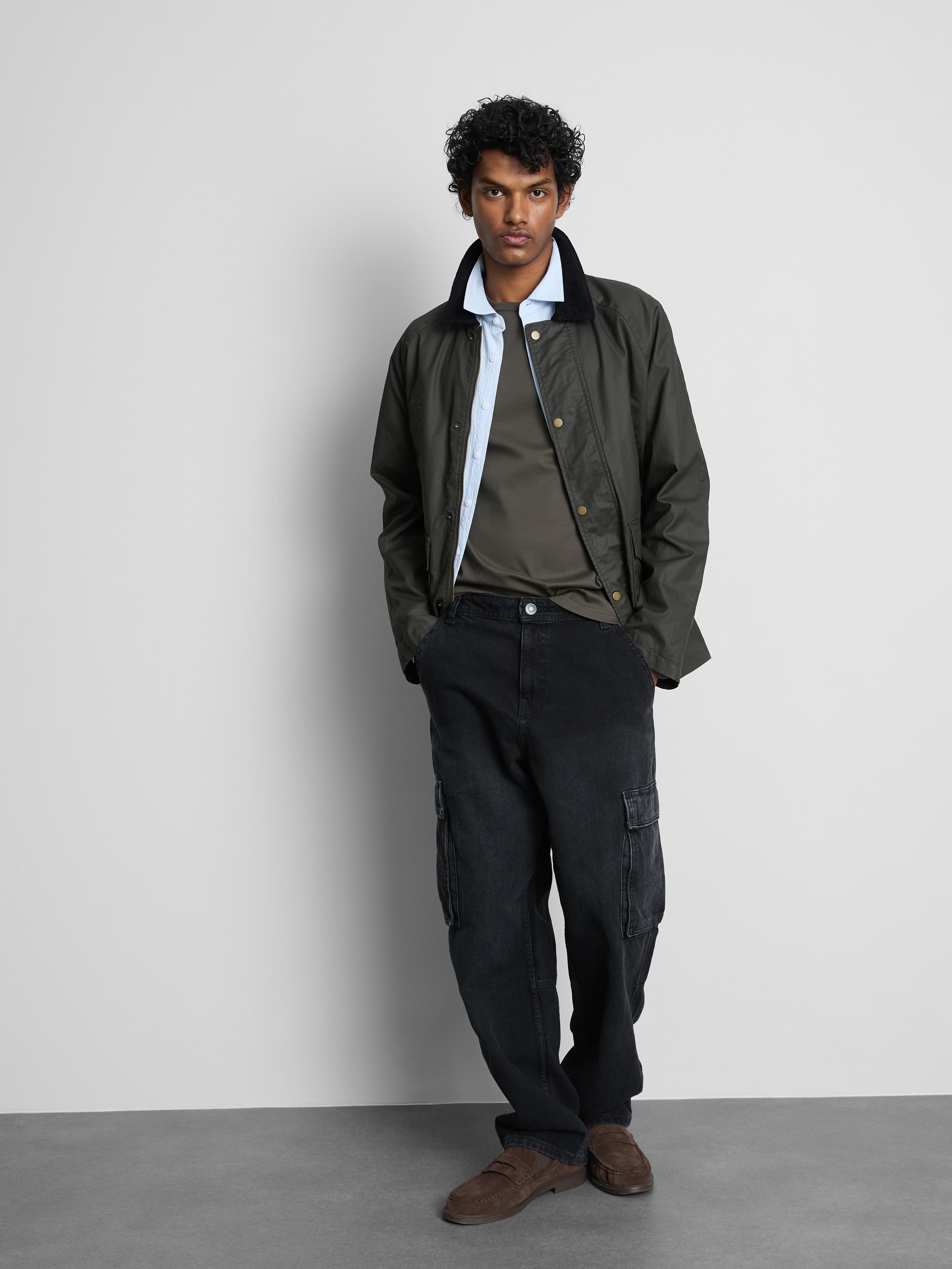 Voľné kapsáčové džínsy so stredne vysokým pásom