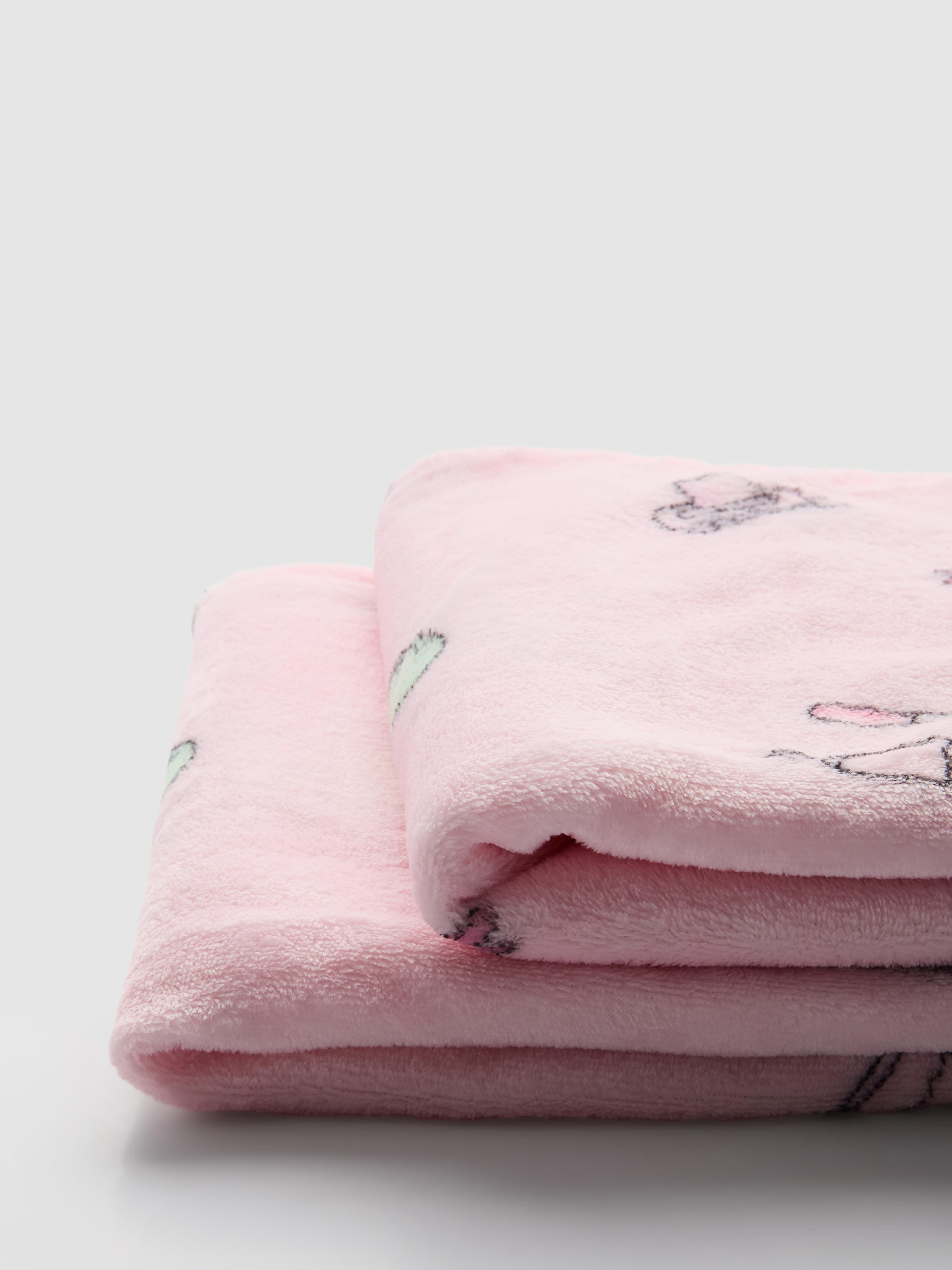 Prikrývka s motívom vlasových doplnkov