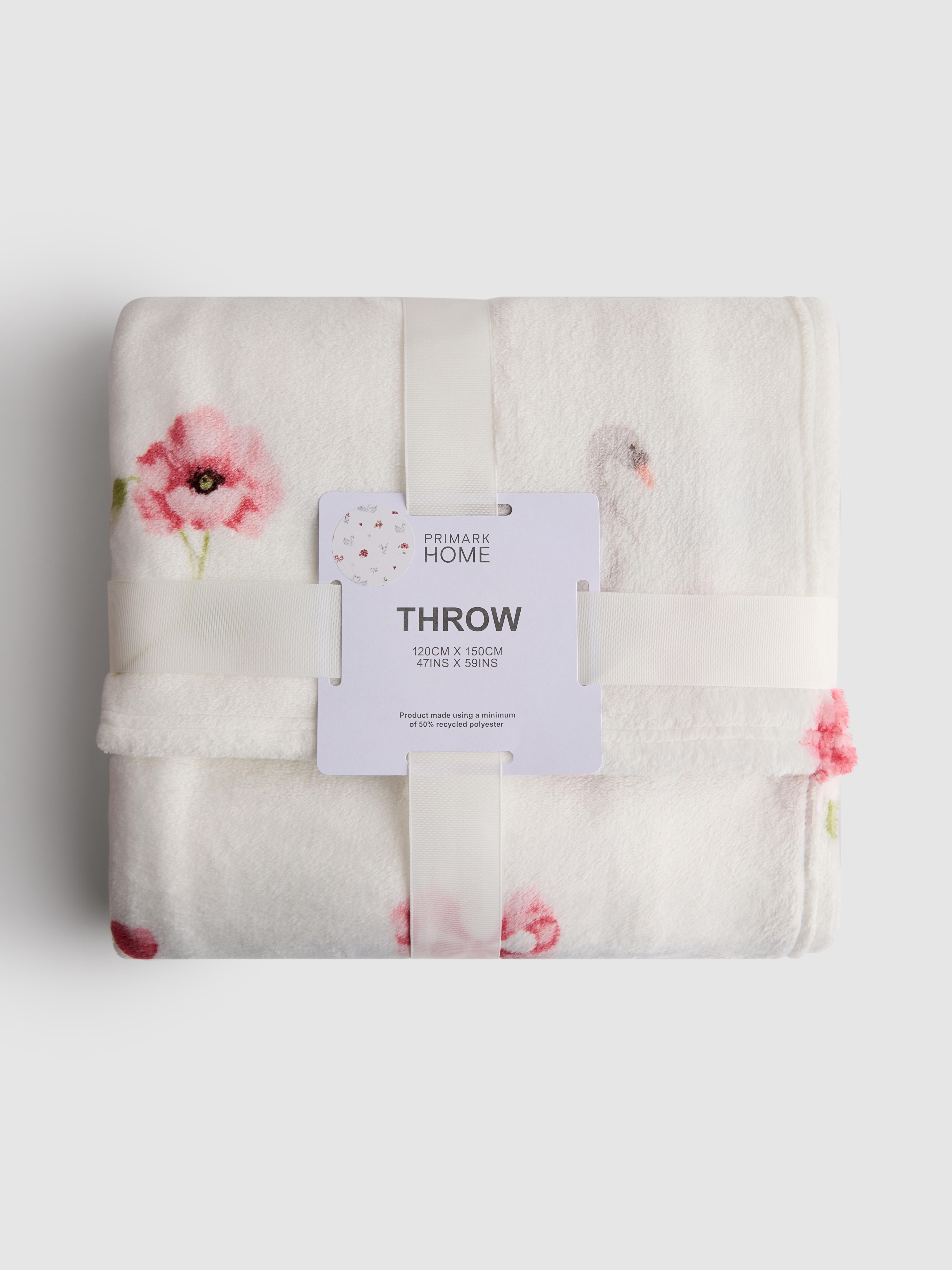 Miękka narzuta ze wzorem w łabędzie