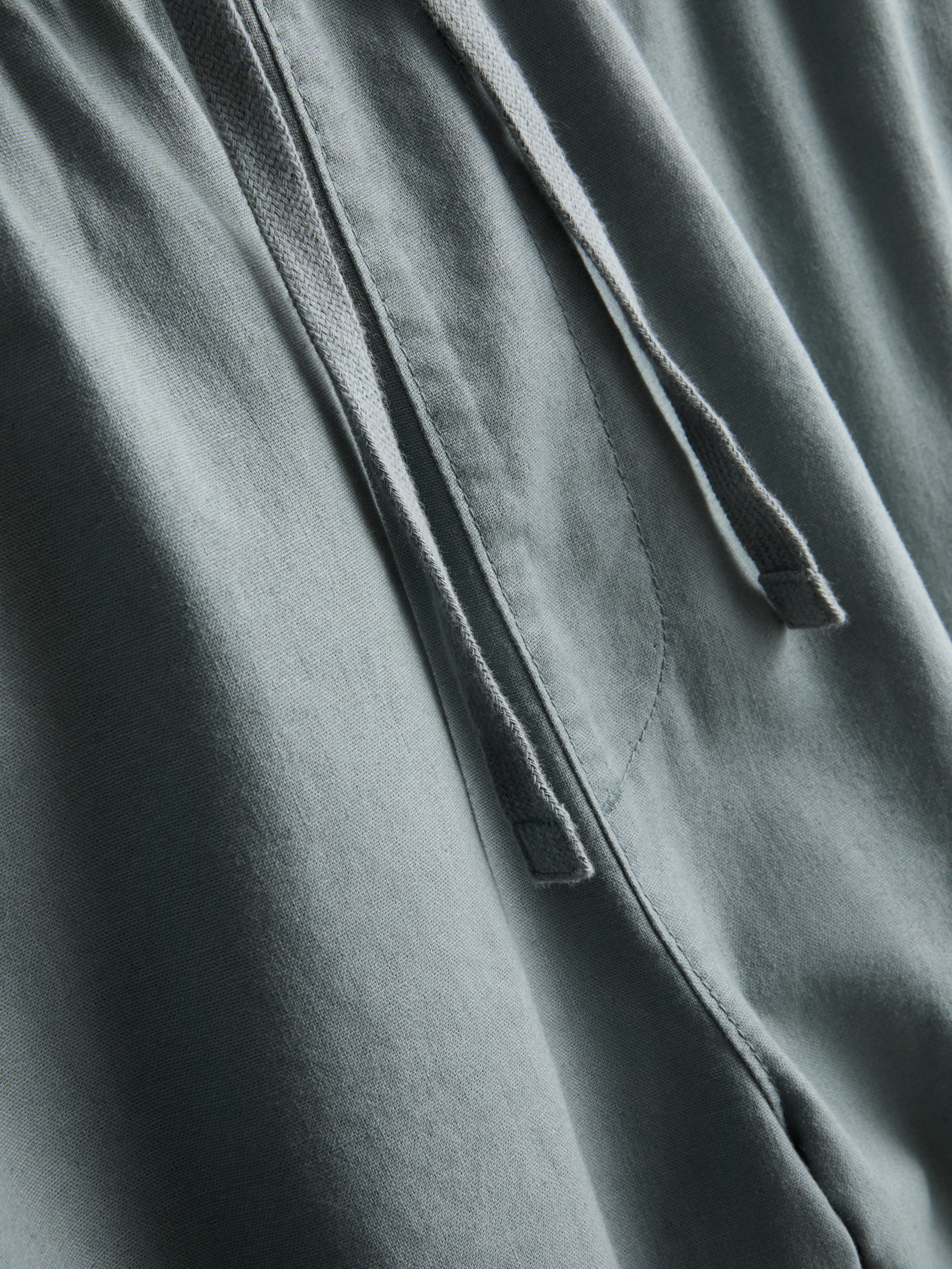 Pantalones cortos cargo en mezcla de lino