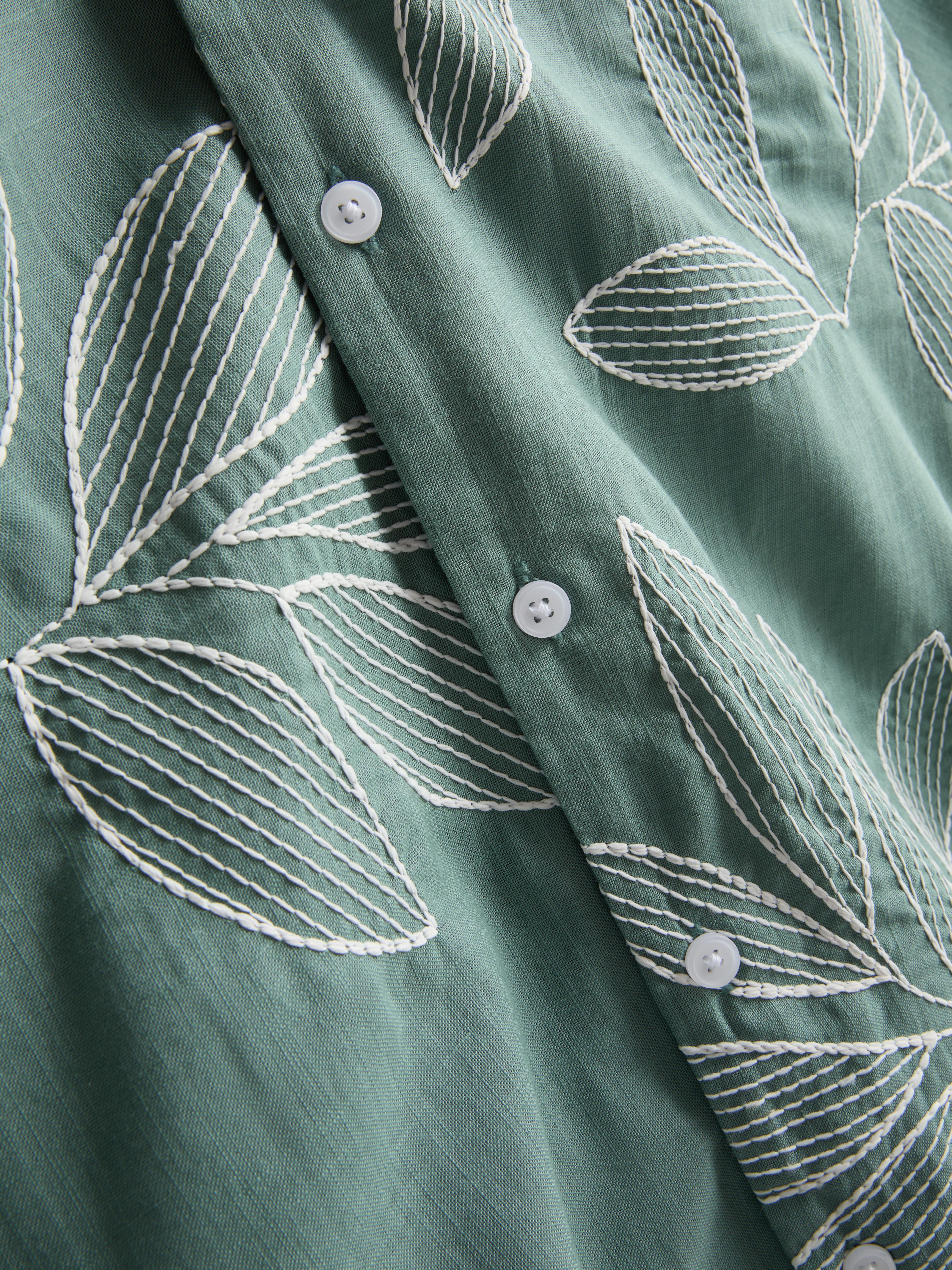 Leaf-Embroidered Short-Sleeve Button-Down Shirt
