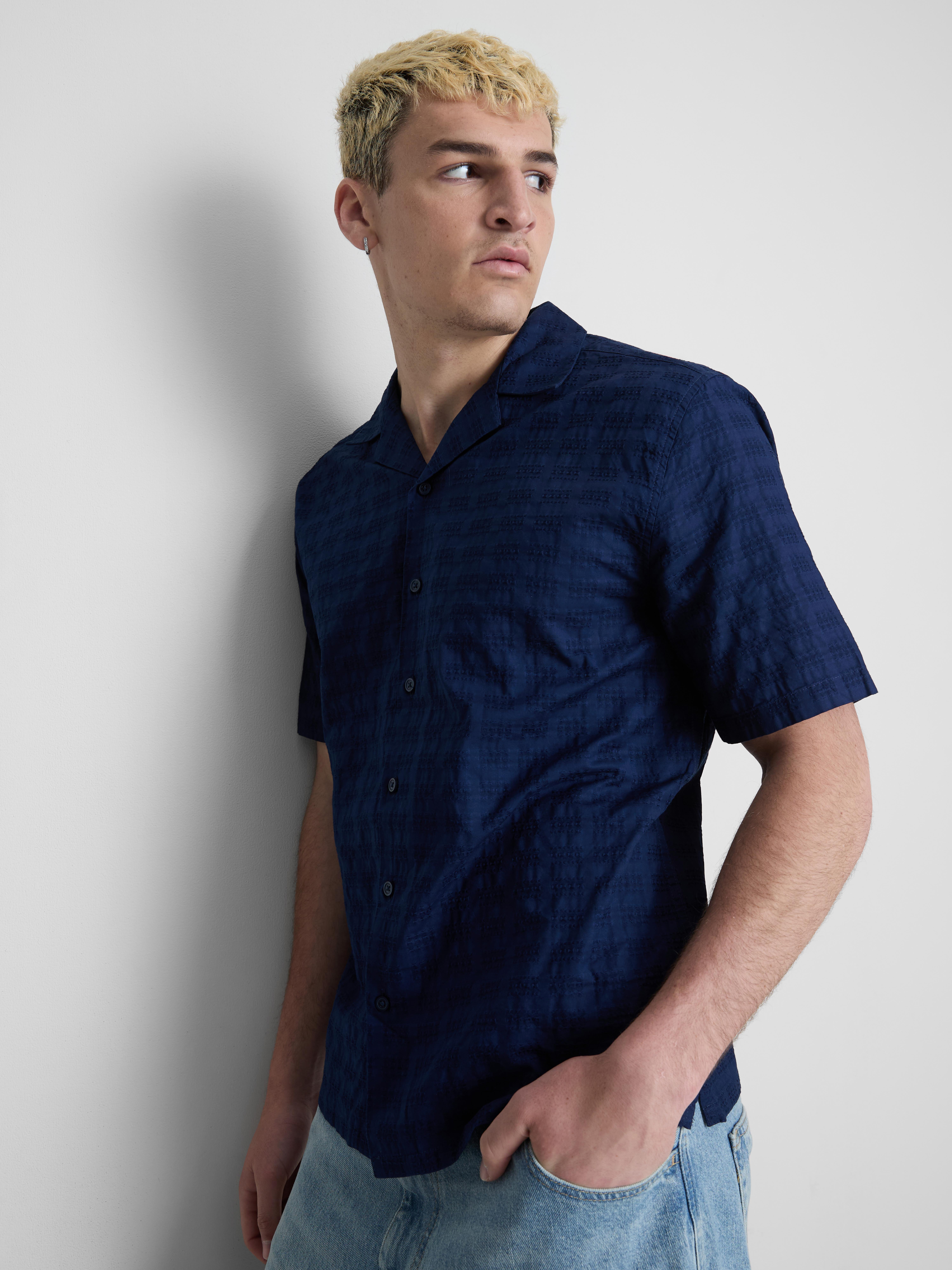 Camisa colarinho aberto texturada