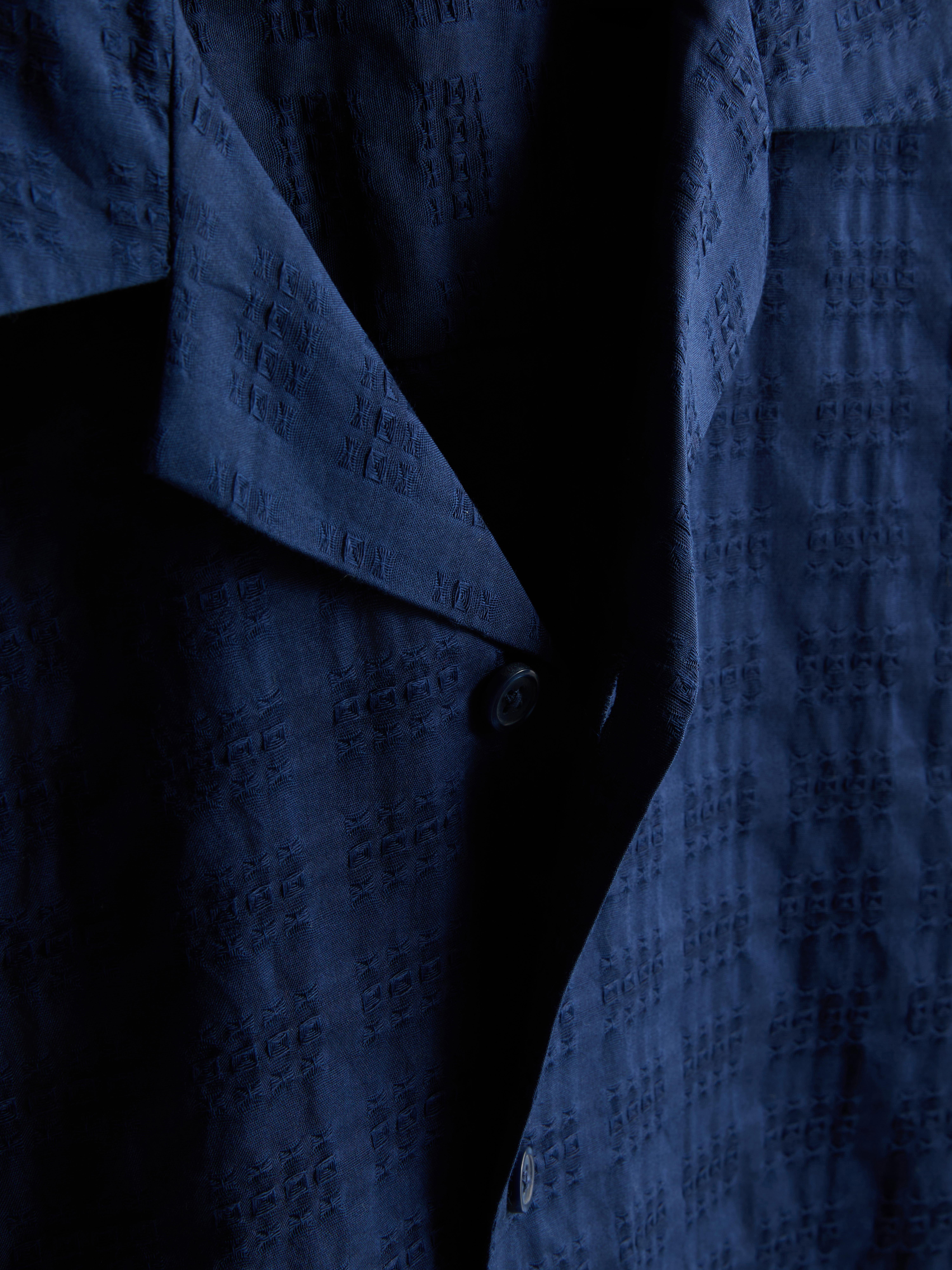 Camisa colarinho aberto texturada