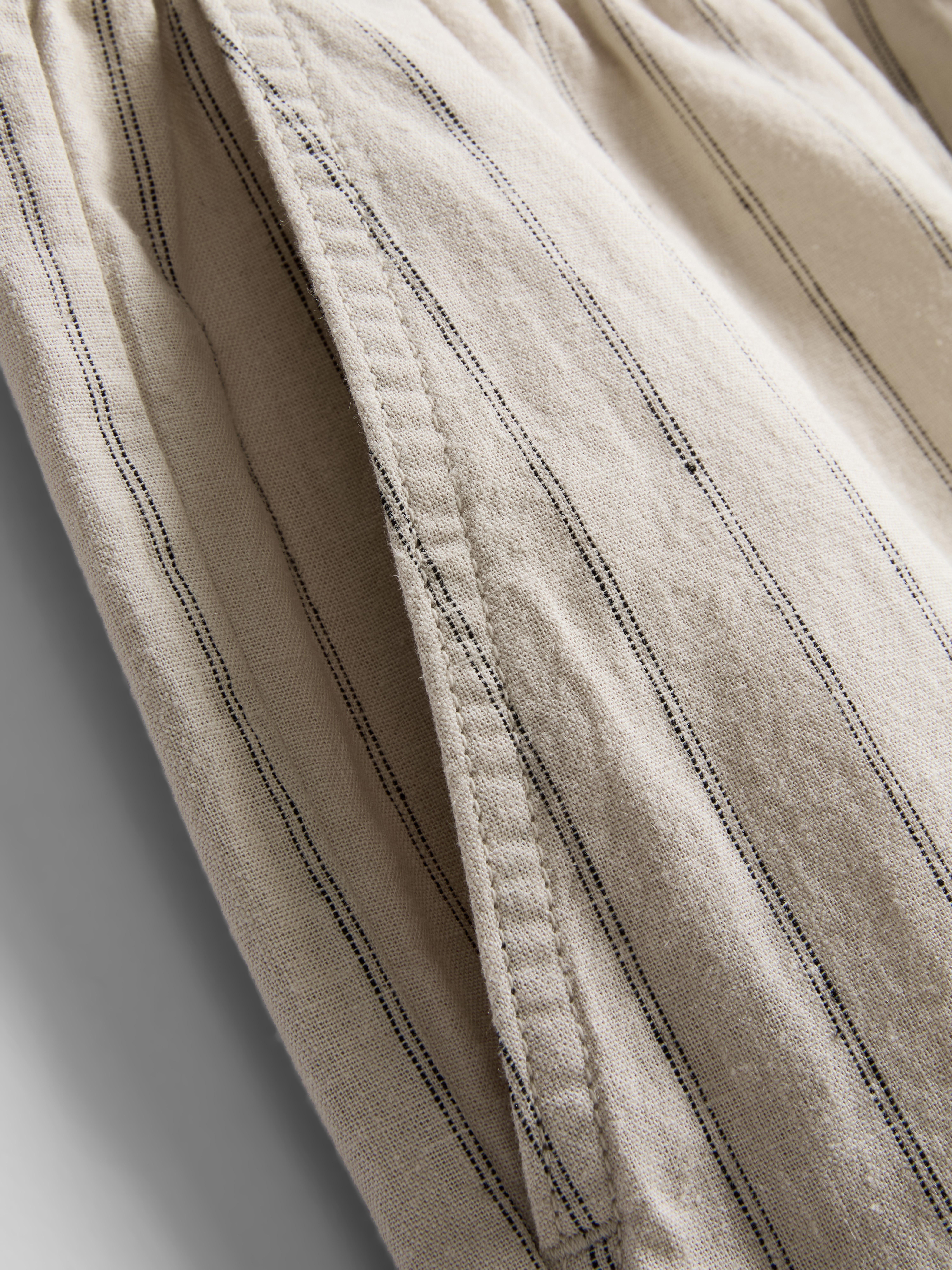 Gestreifte Shorts aus Leinengemisch