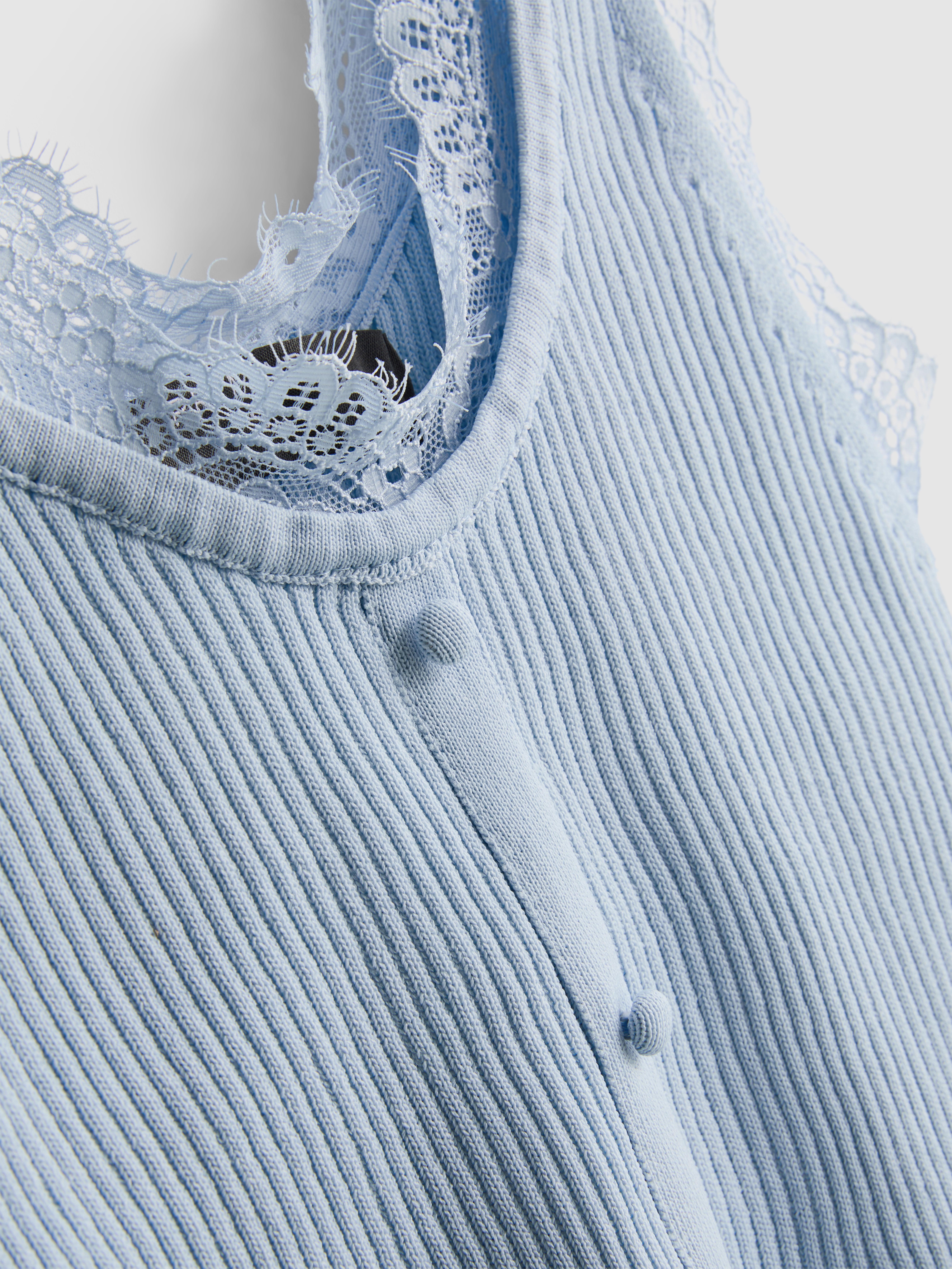 Geripptes Tanktop mit Spitzenbesatz