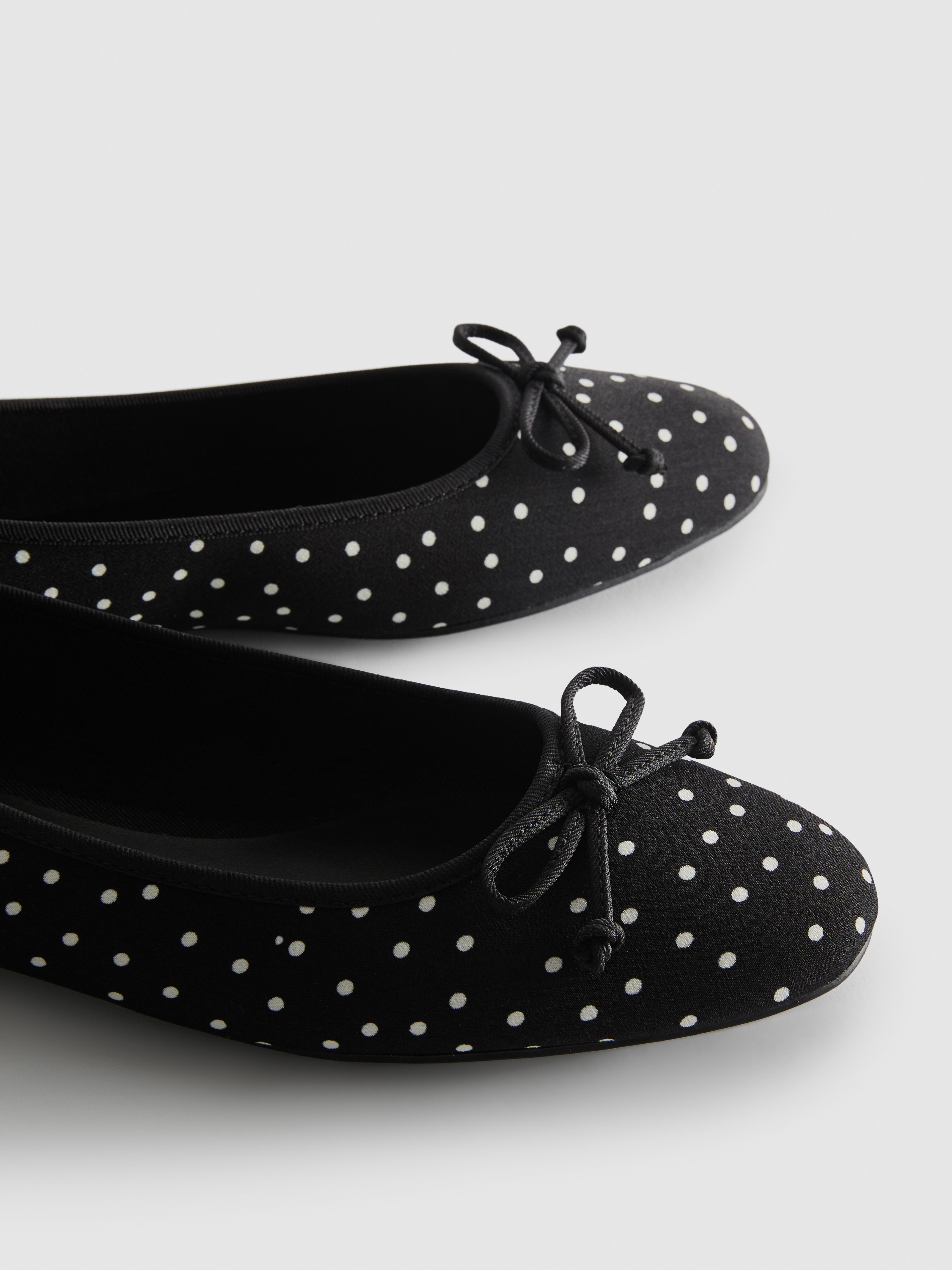 Women's Black/White Bow Ballet Pumps