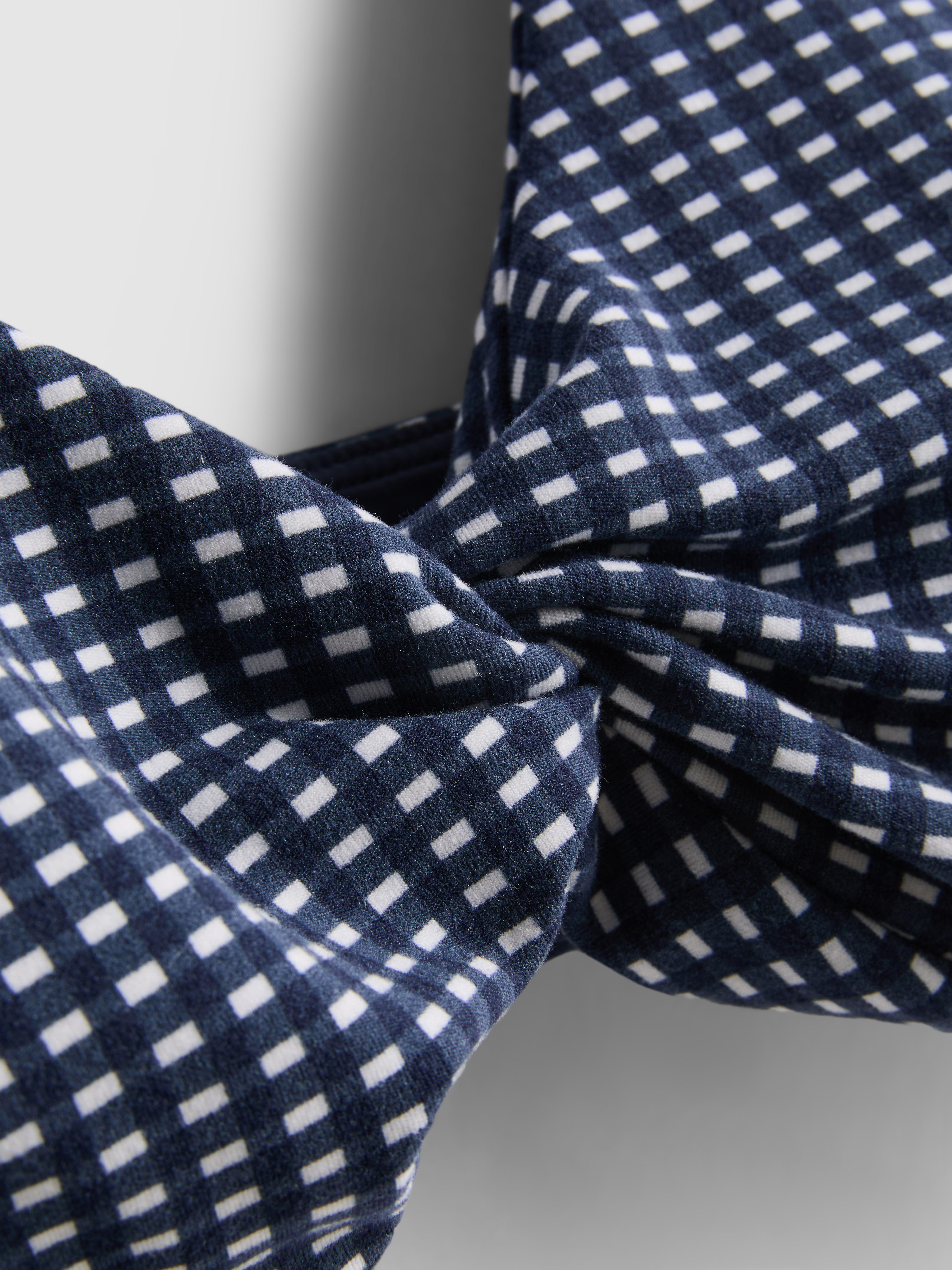 Haut de sport court vichy torsadé sur le devant