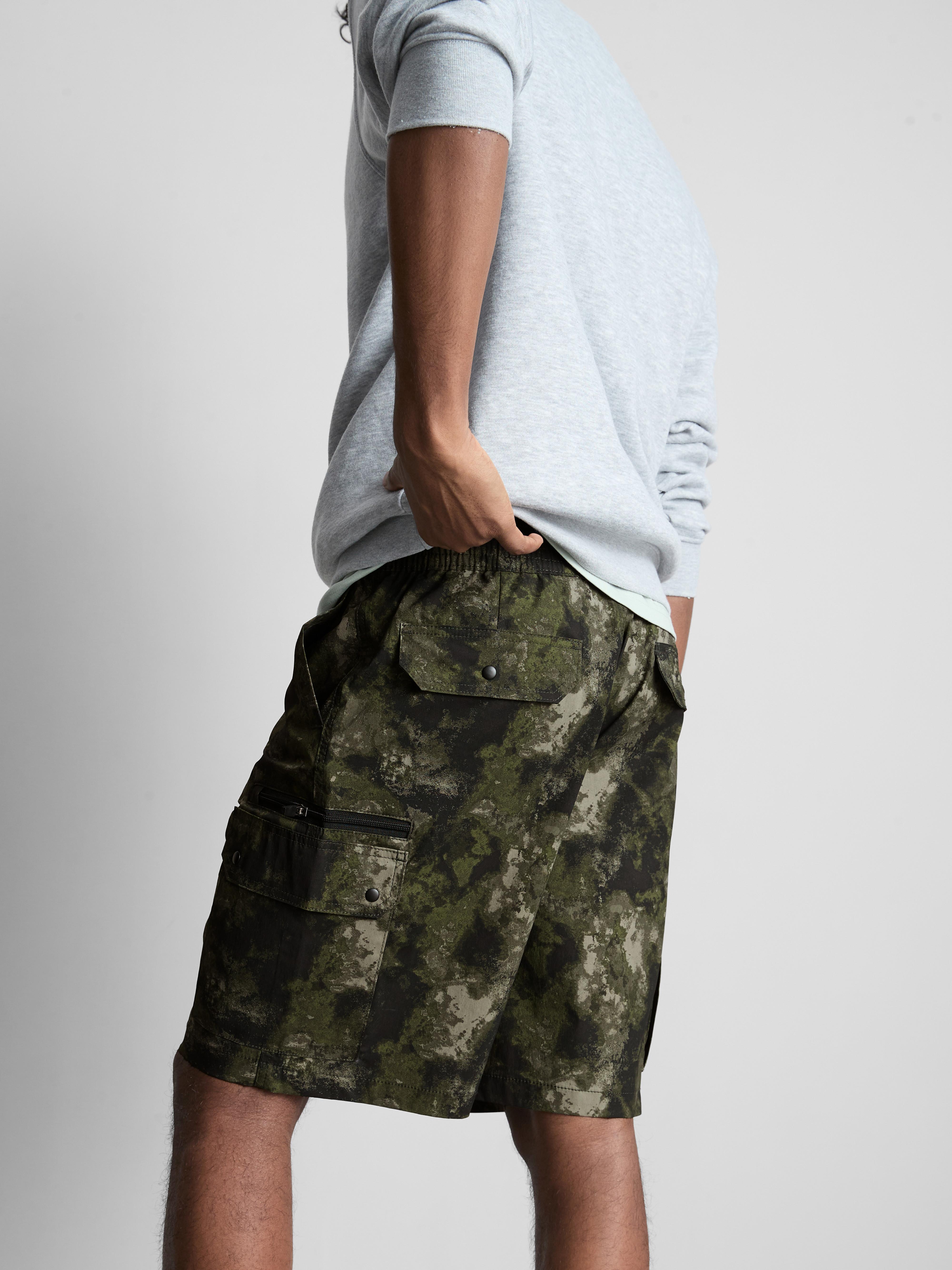 Cargoshorts im Utility-Stil