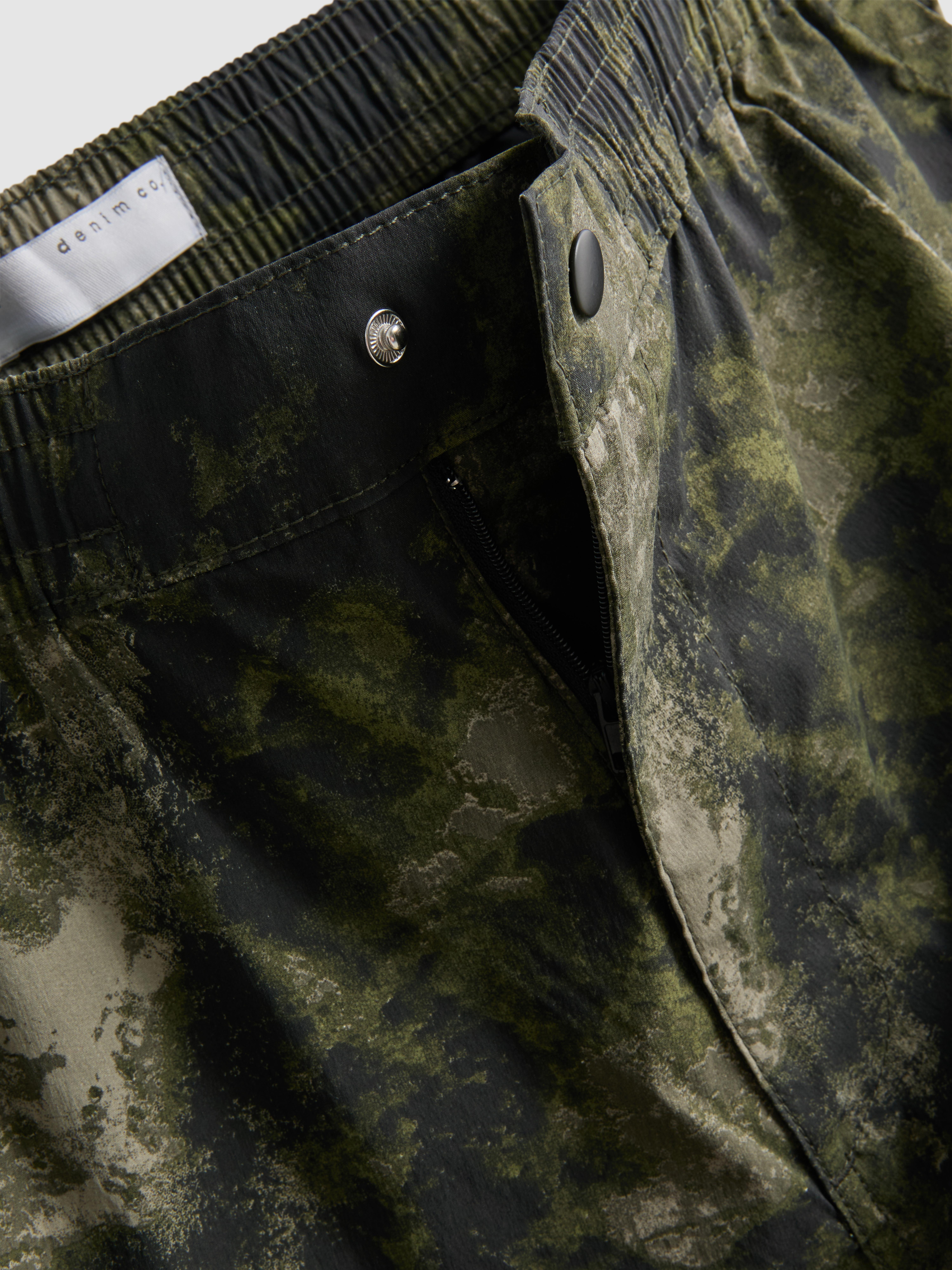 Cargoshorts im Utility-Stil