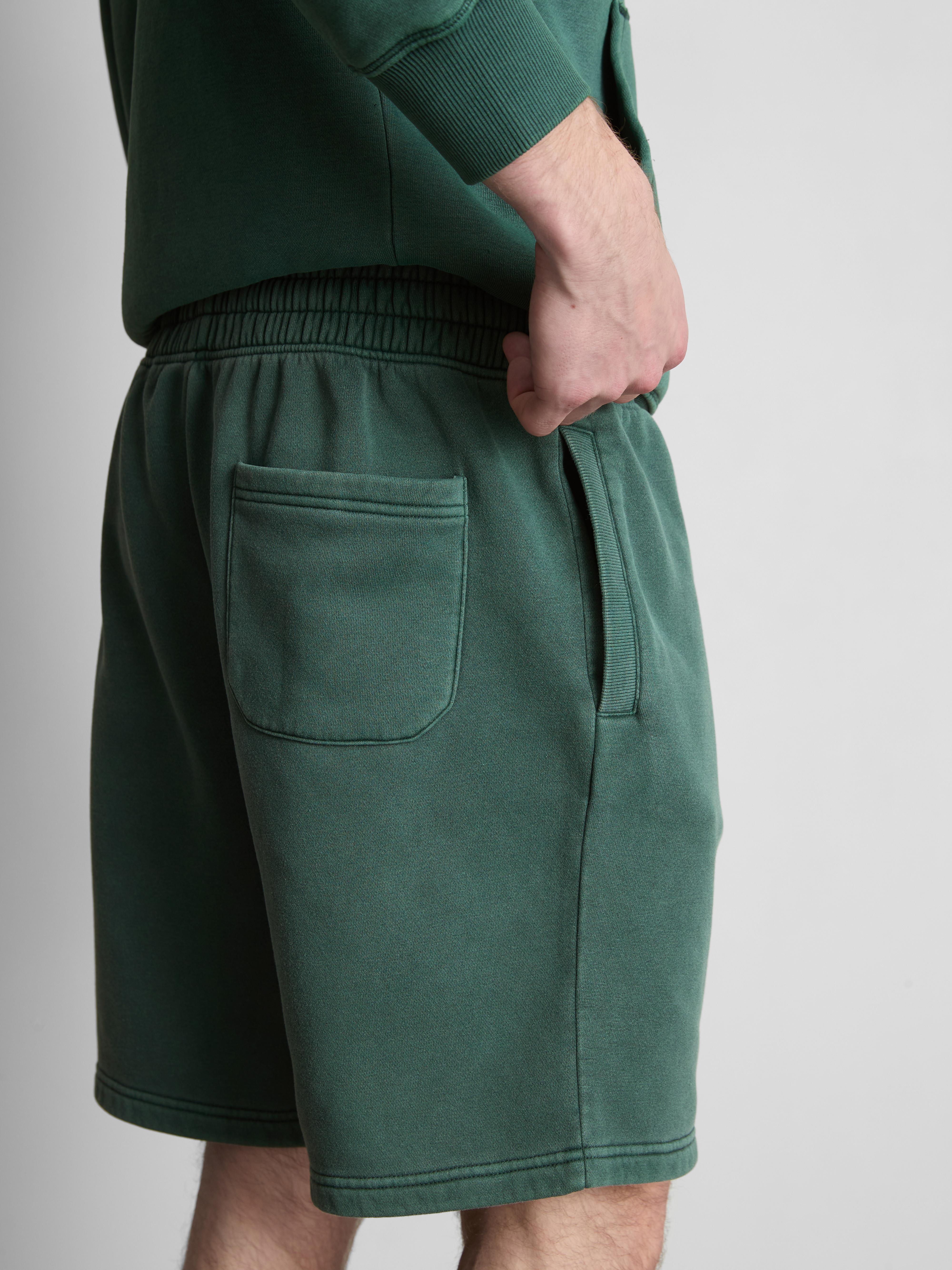 Verwaschene Shorts mit elastischem Bund