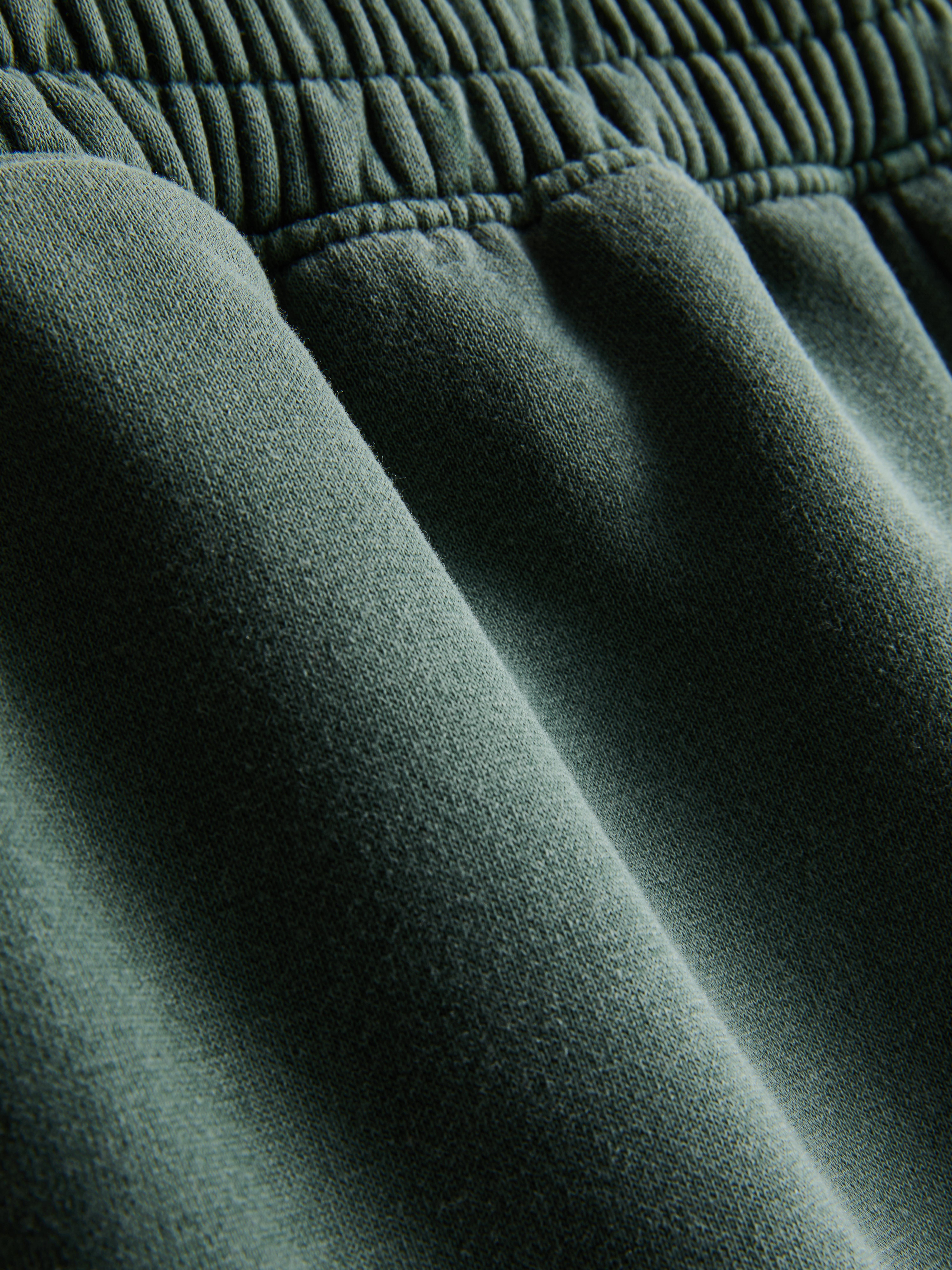 Verwaschene Shorts mit elastischem Bund