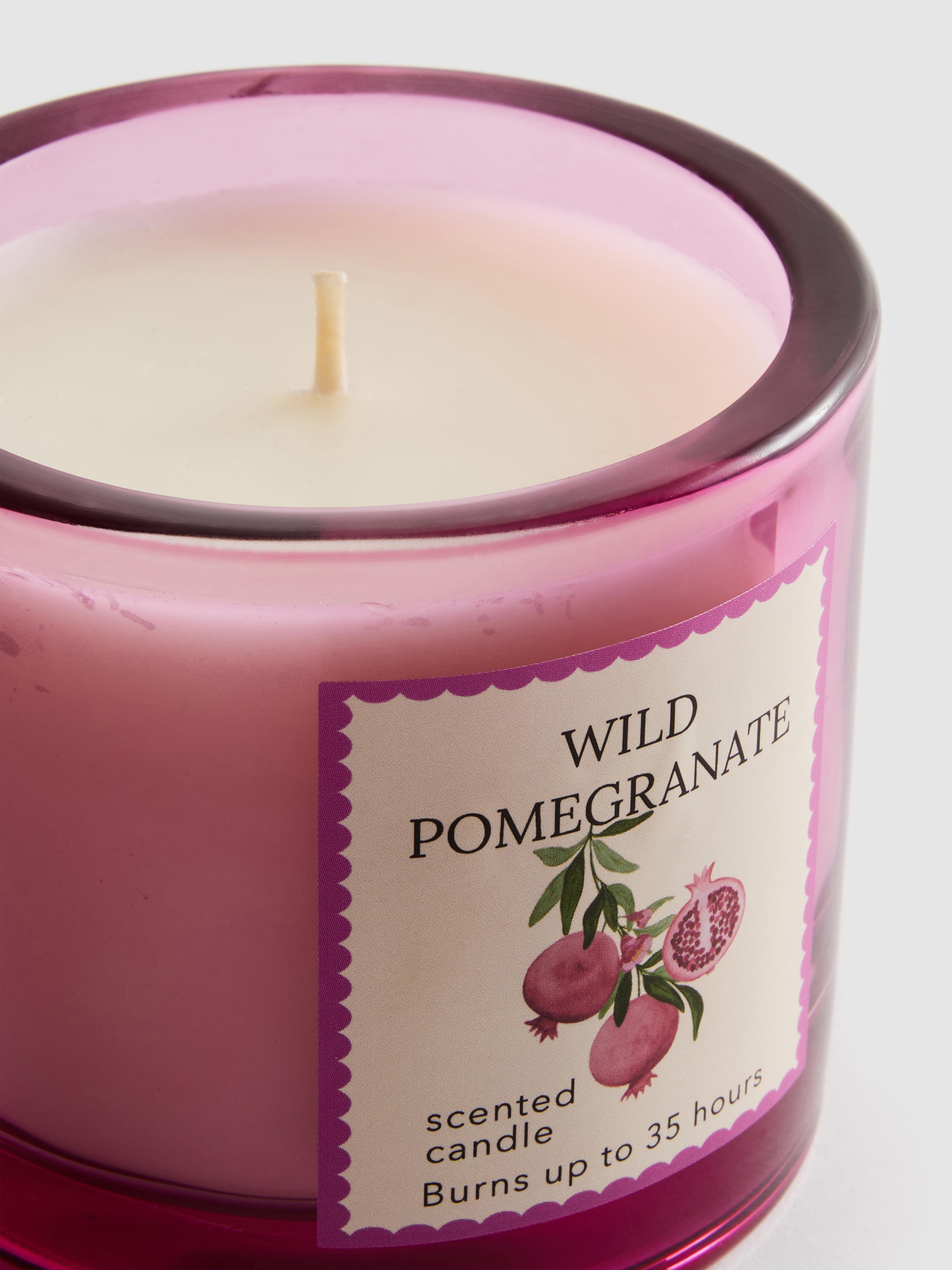 Bougie parfumée aux fruits dans un pot en verre