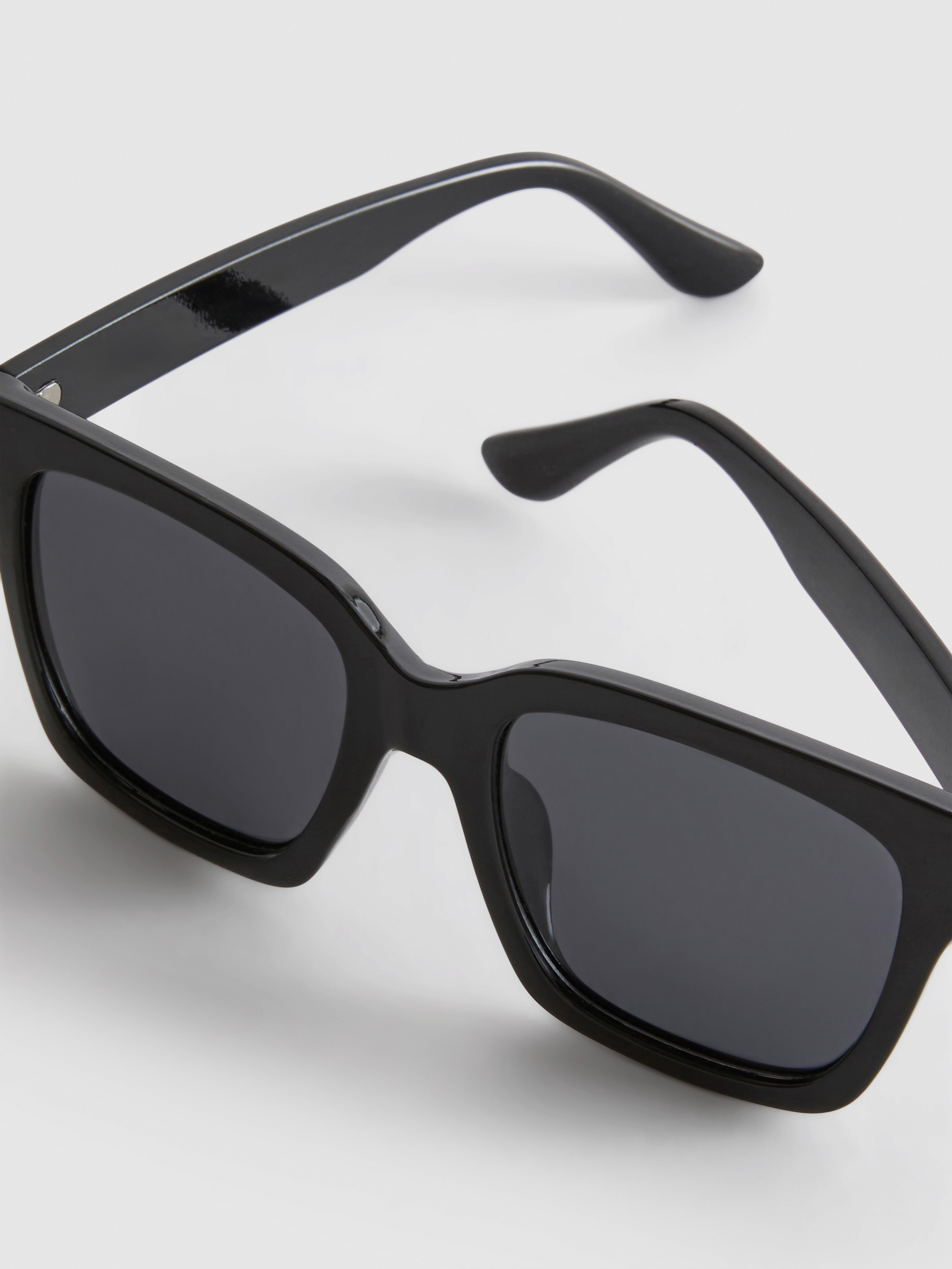 Oversized Cat Eye Sunglasses