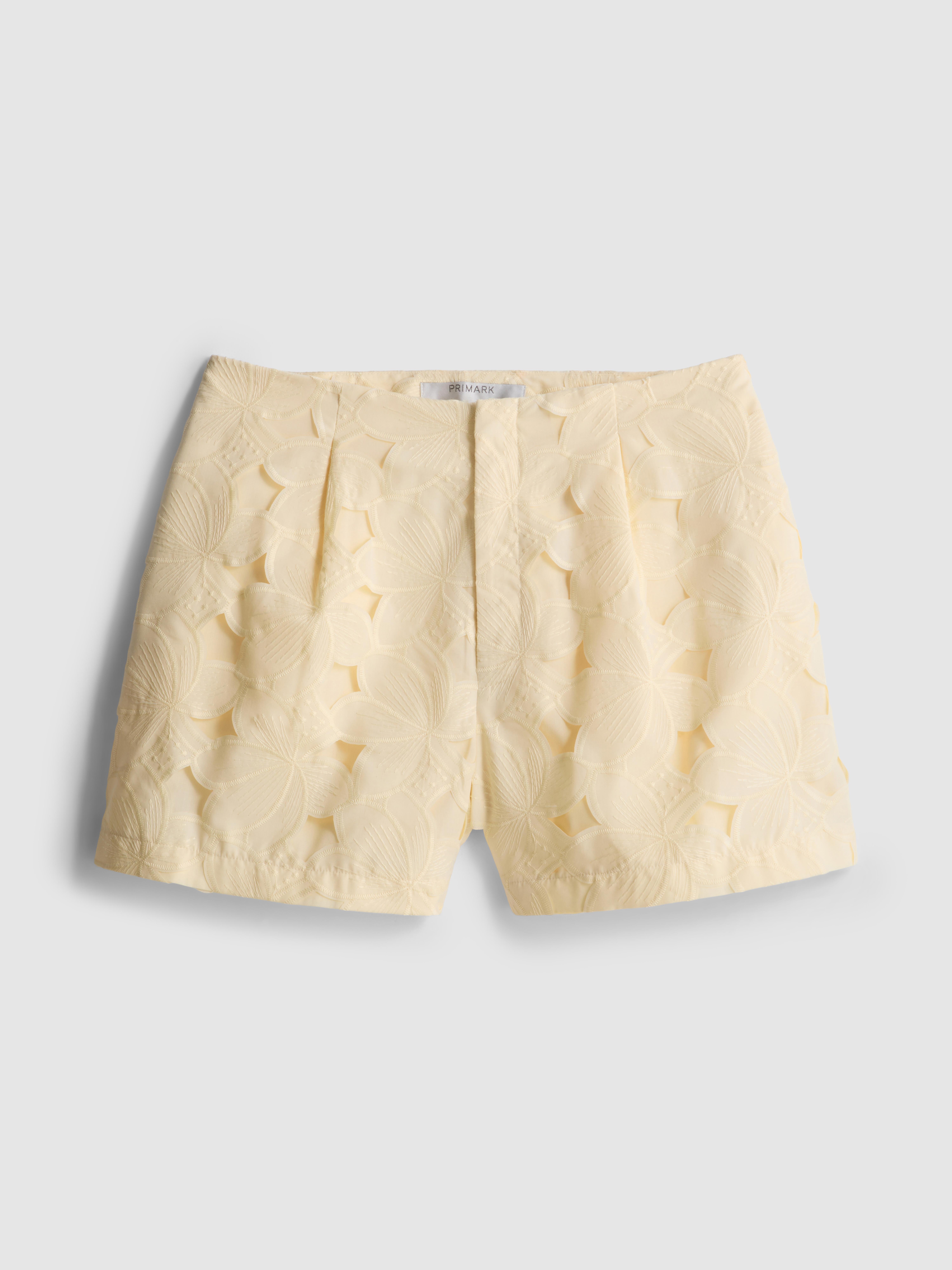 Pantalones cortos con pinzas, encaje y talle alto