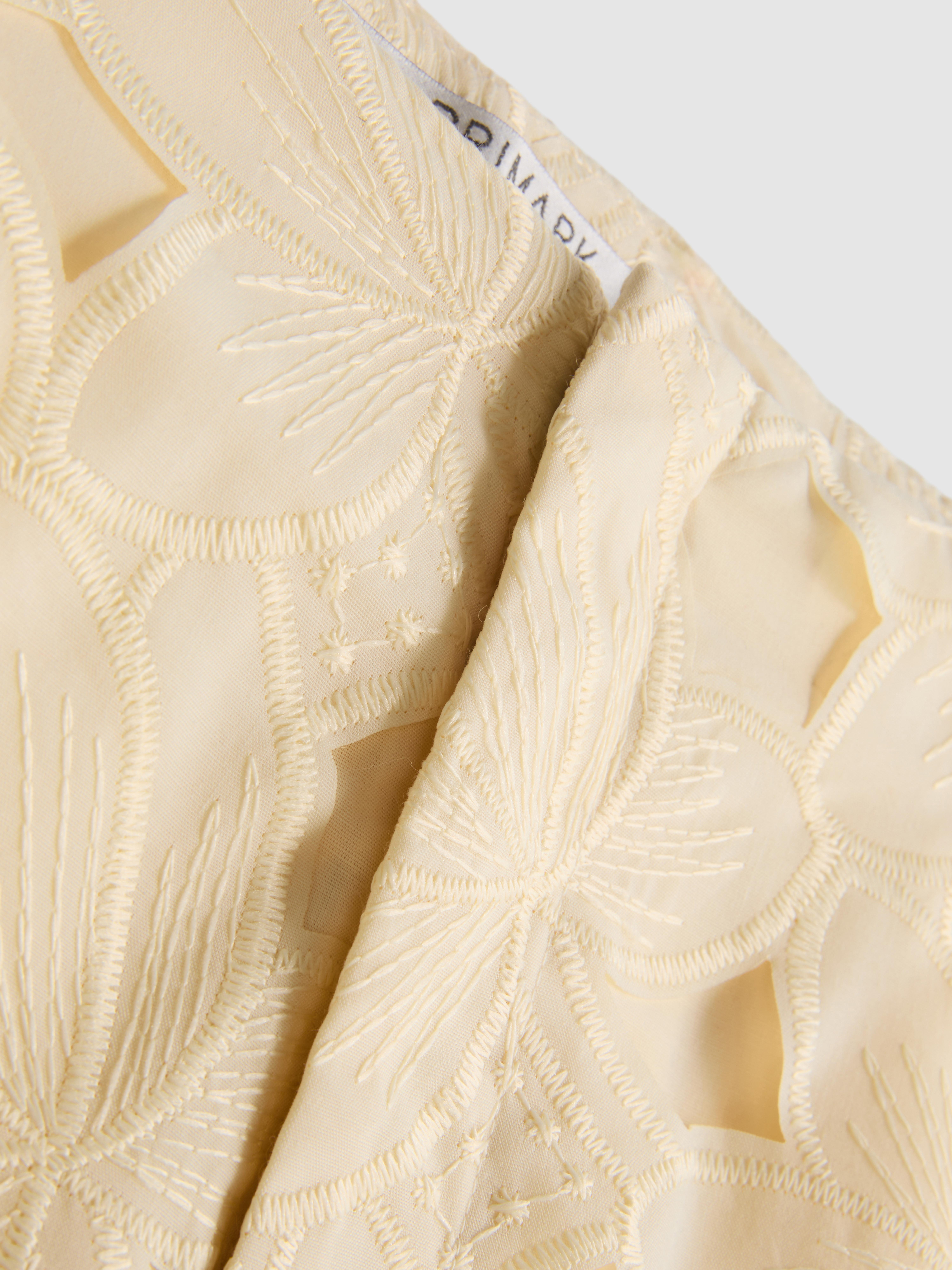 Pantalones cortos con pinzas, encaje y talle alto