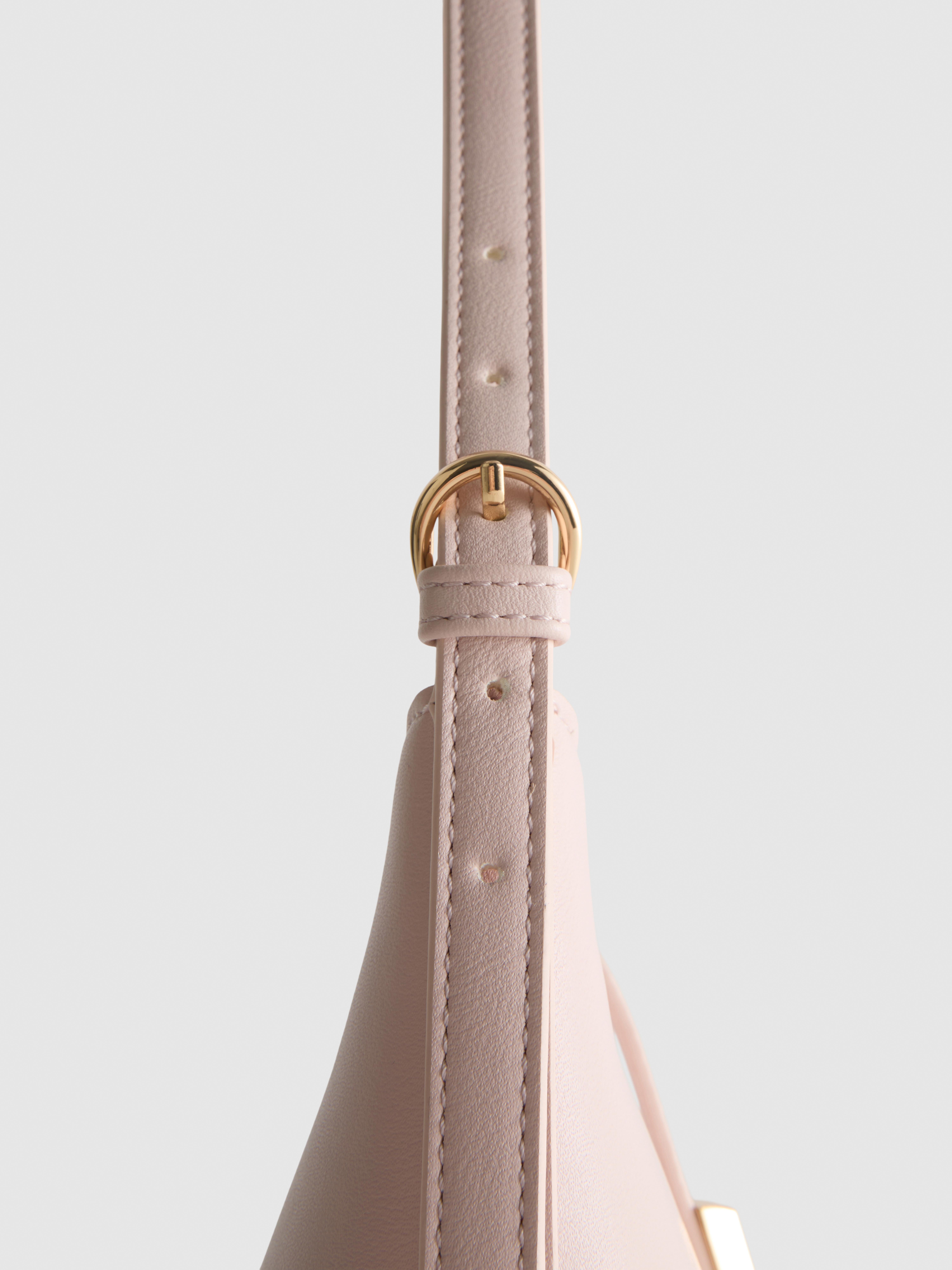 Schoudertas met metalen lipje