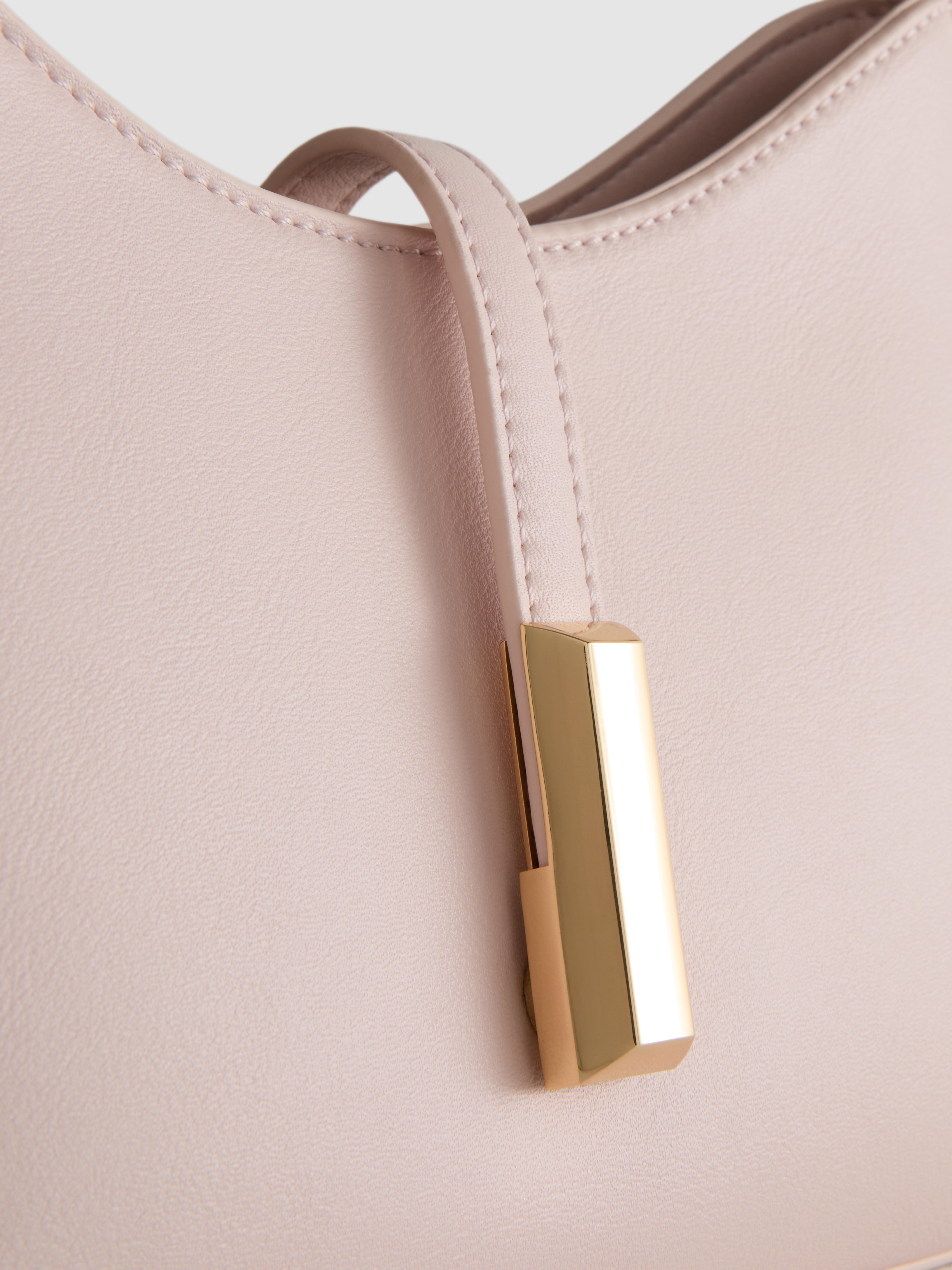 Schoudertas met metalen lipje