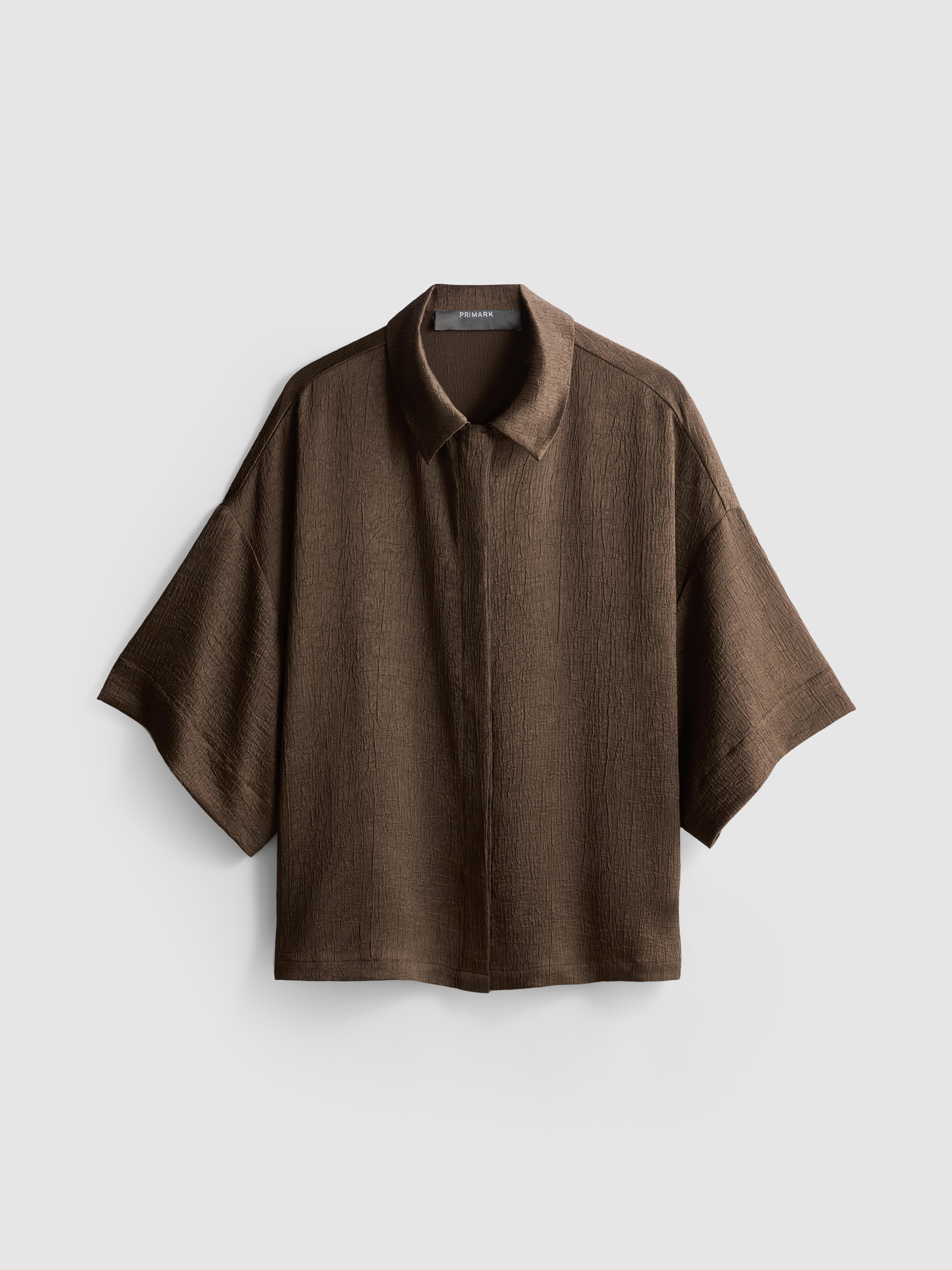 Camisa cetim texturada corte folgado