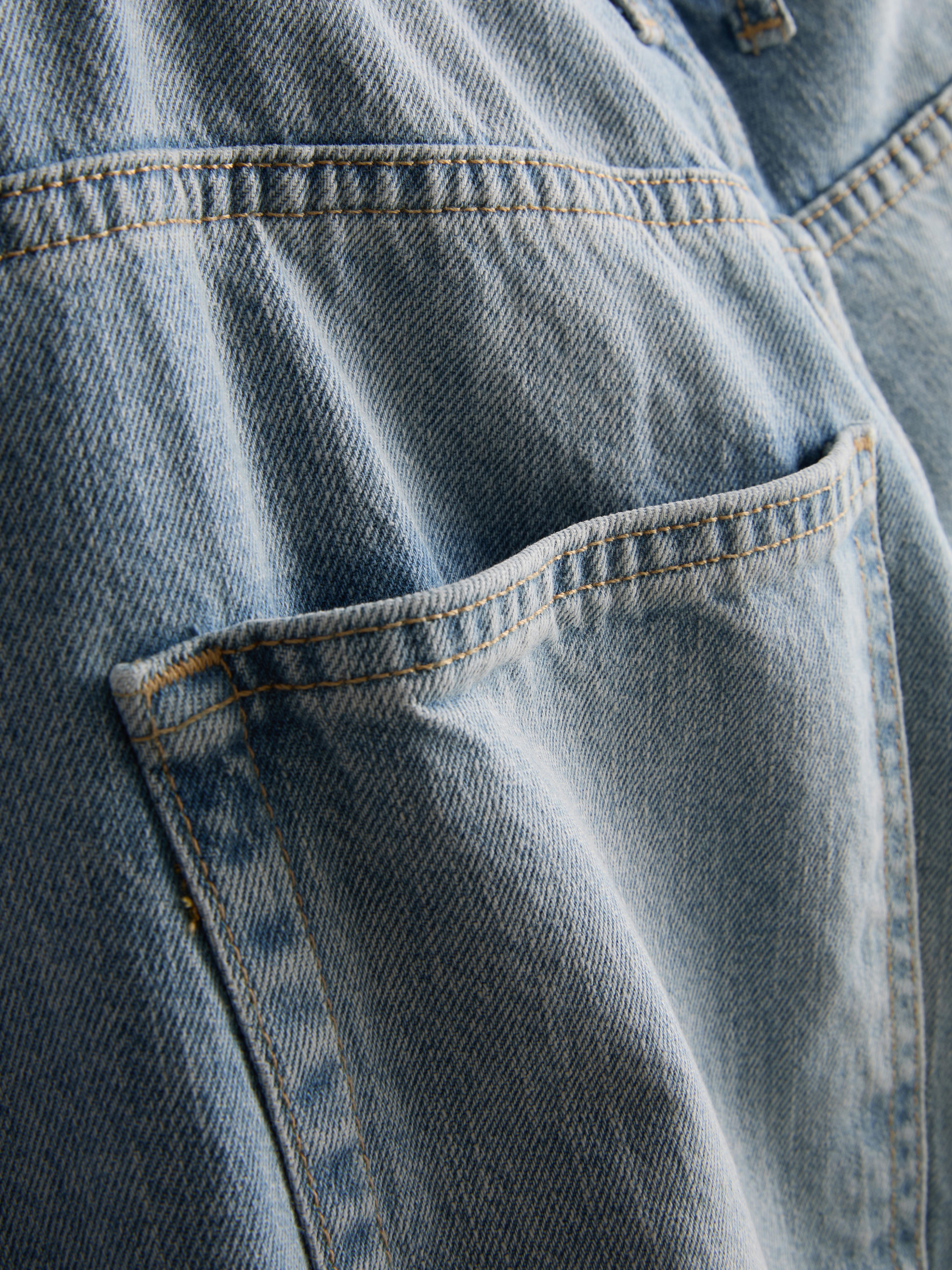 Mid-Rise Baggy Jeans