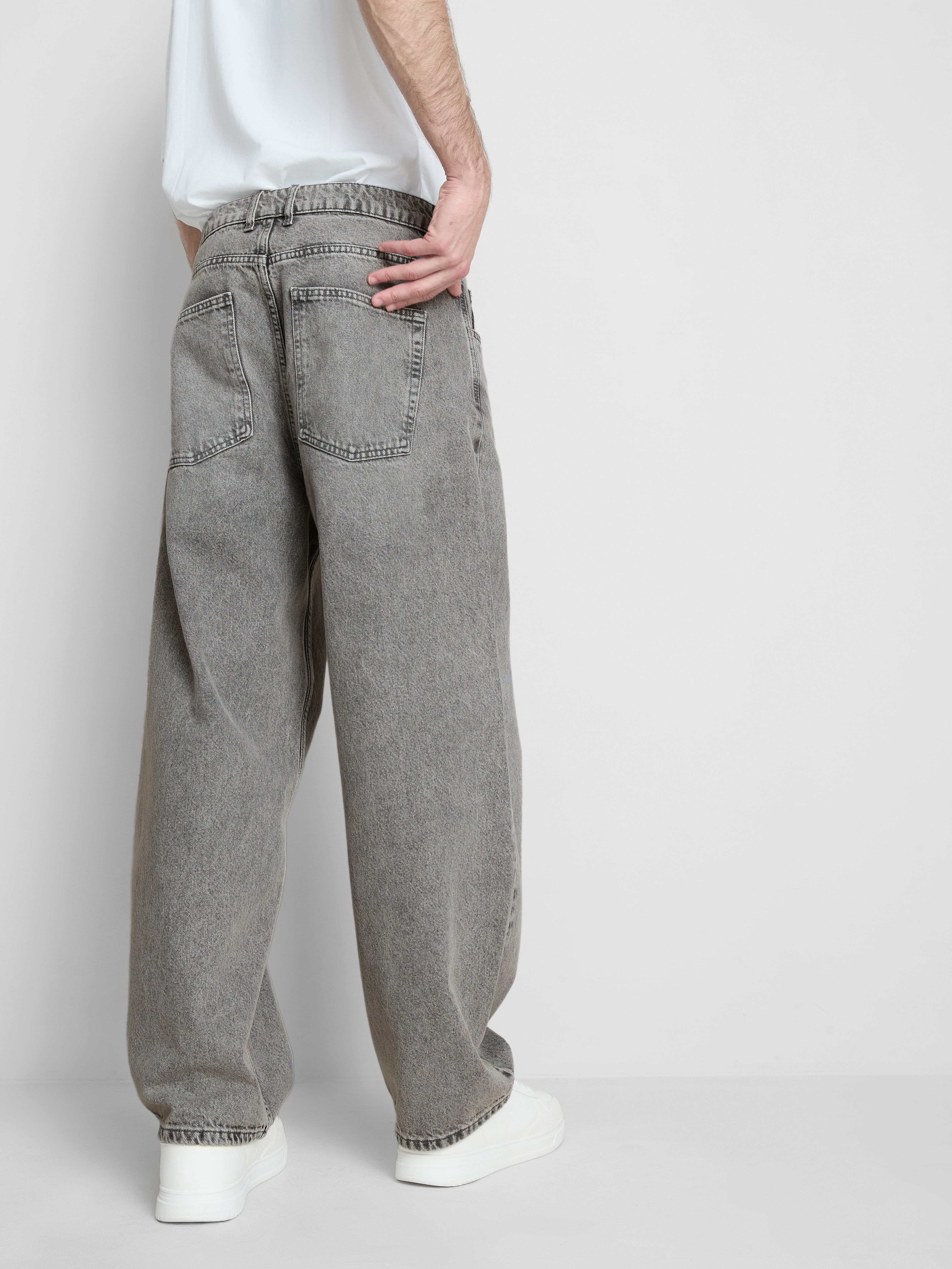 Mid-Rise Baggy Jeans