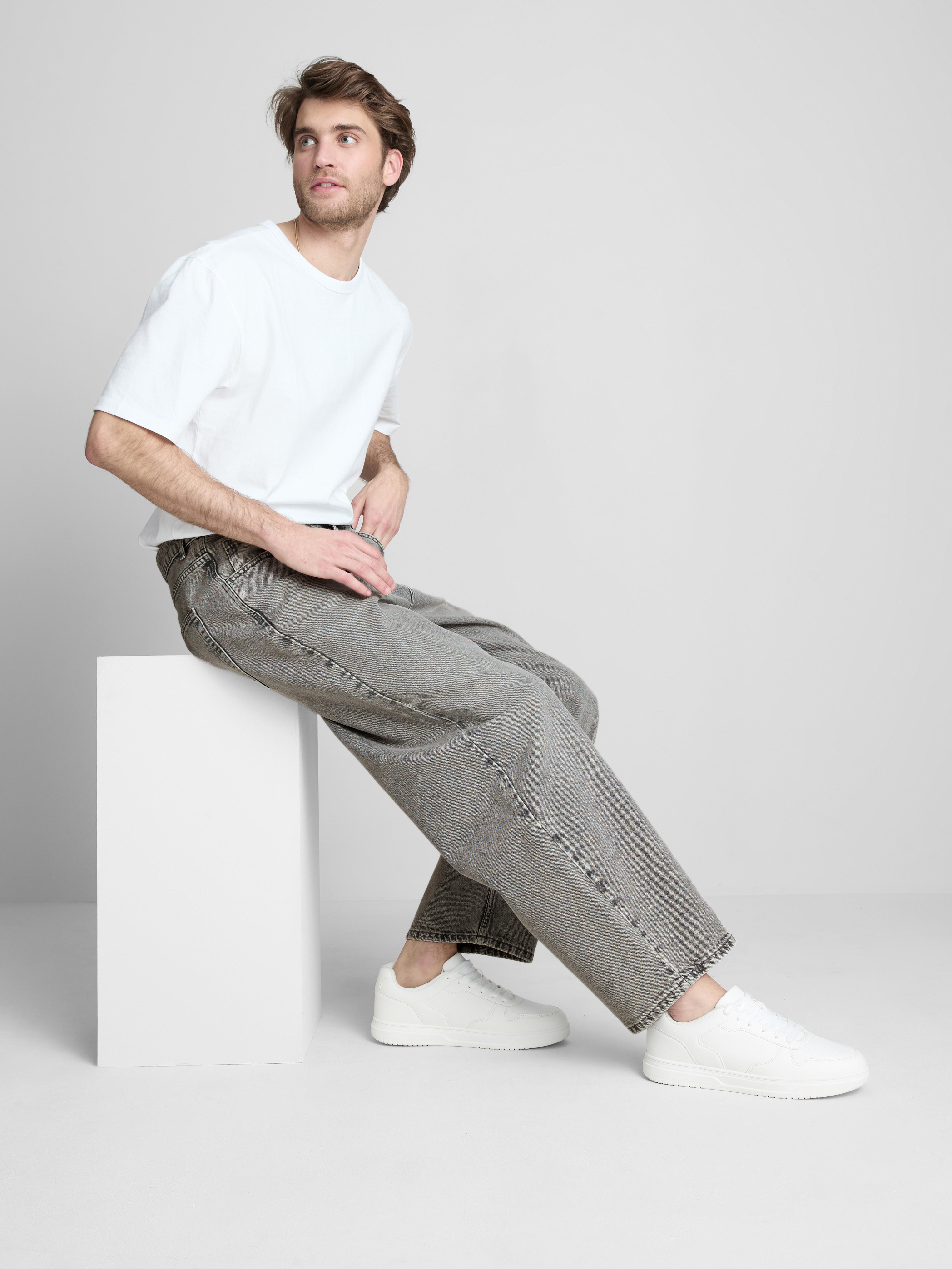 Mid-Rise Baggy Jeans